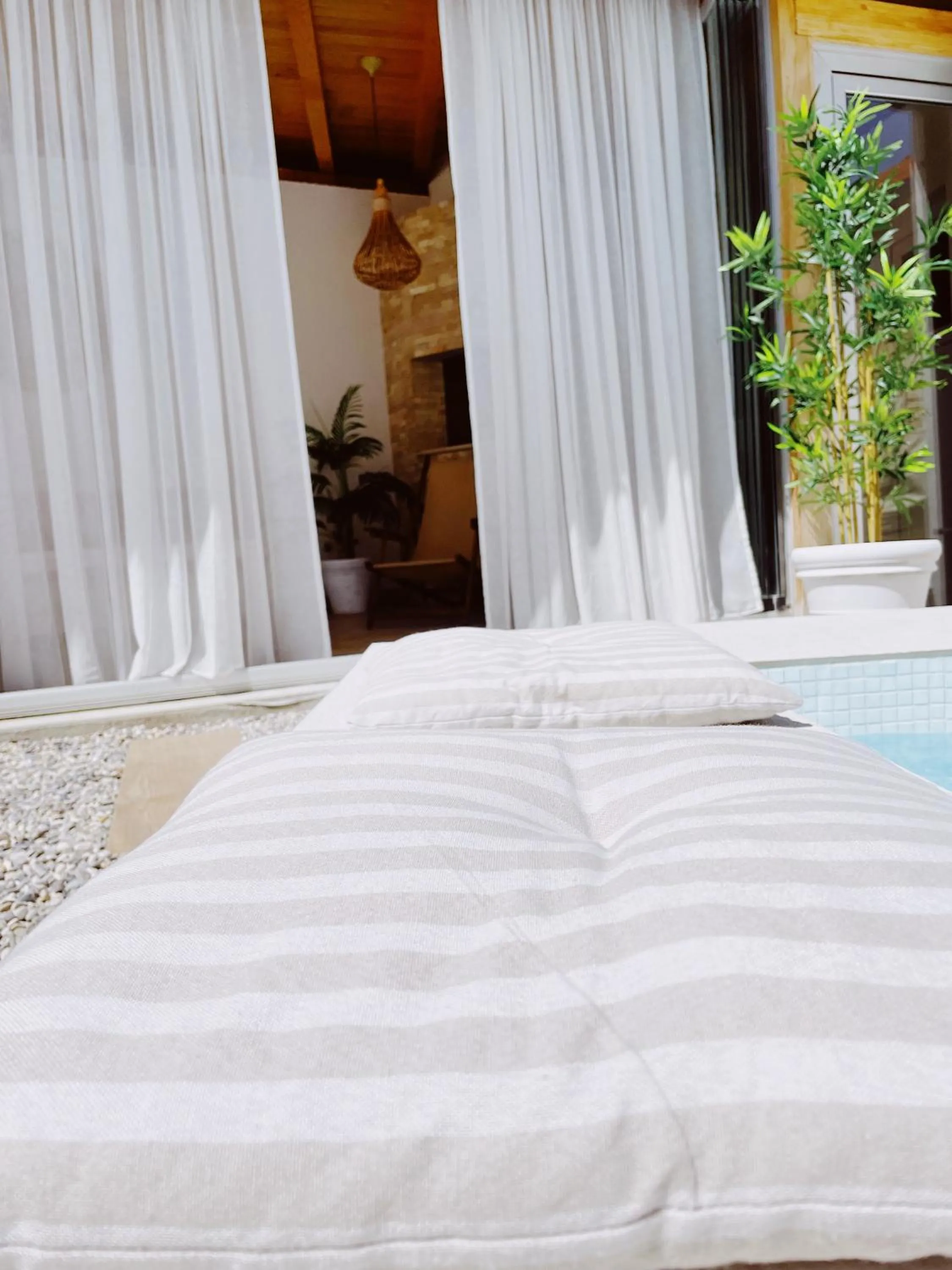 Swimming pool, Bed in City Apartment One
