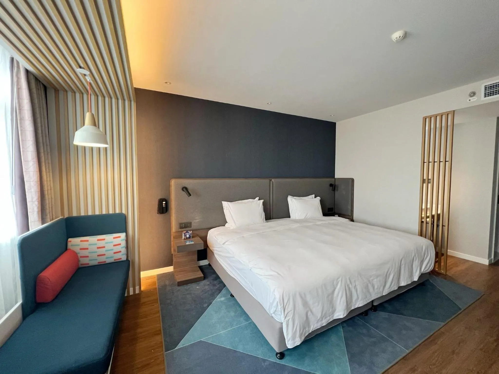 Photo of the whole room, Bed in Holiday Inn Express Rongcheng Science and Technology Park