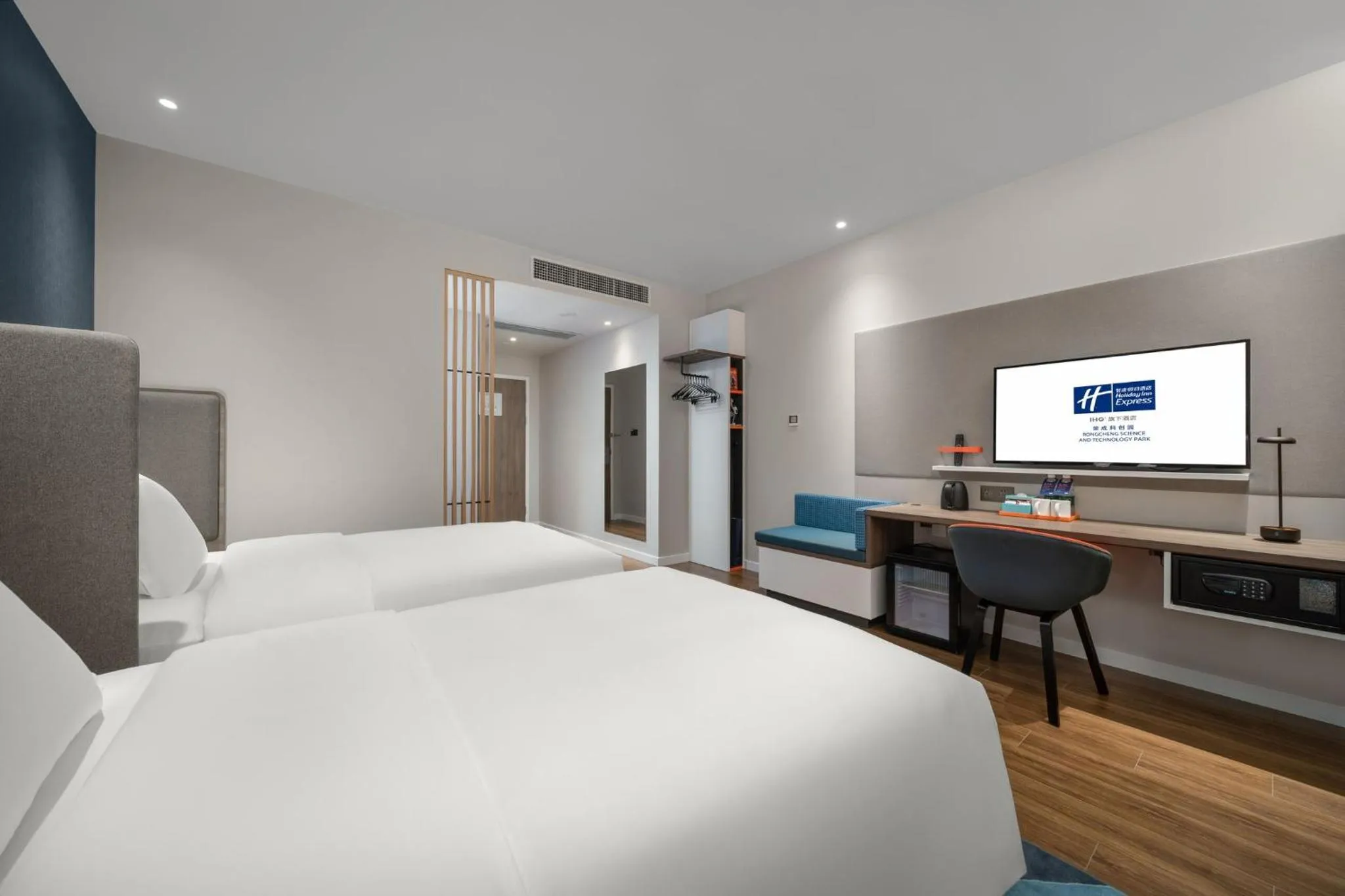 Photo of the whole room, Bed in Holiday Inn Express Rongcheng Science and Technology Park