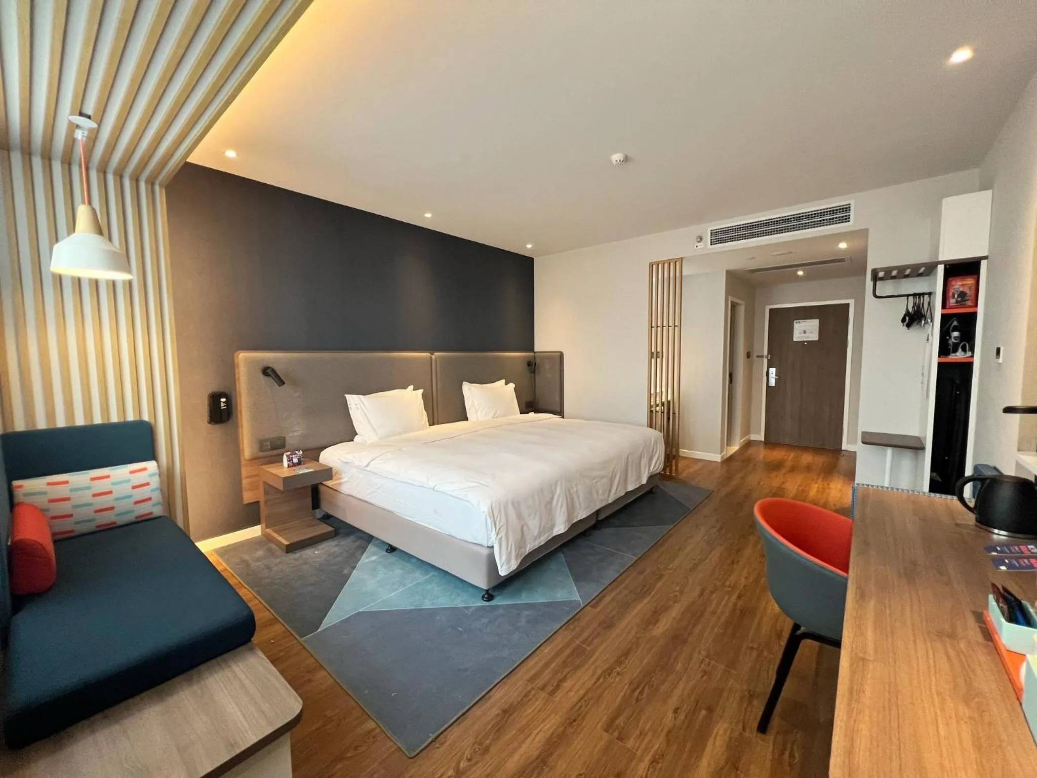 Photo of the whole room, Bed in Holiday Inn Express Rongcheng Science and Technology Park