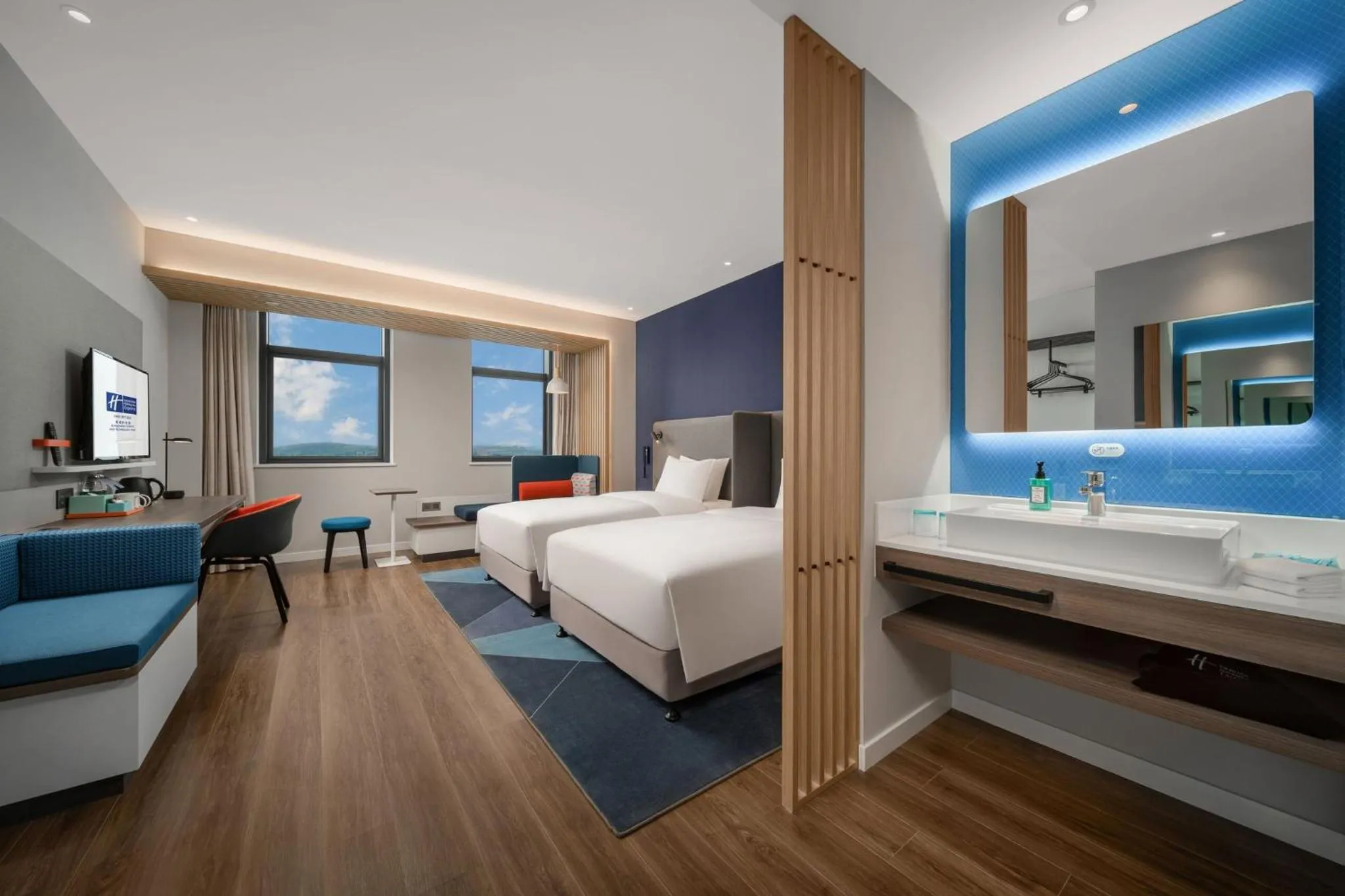 Photo of the whole room, Bed in Holiday Inn Express Rongcheng Science and Technology Park
