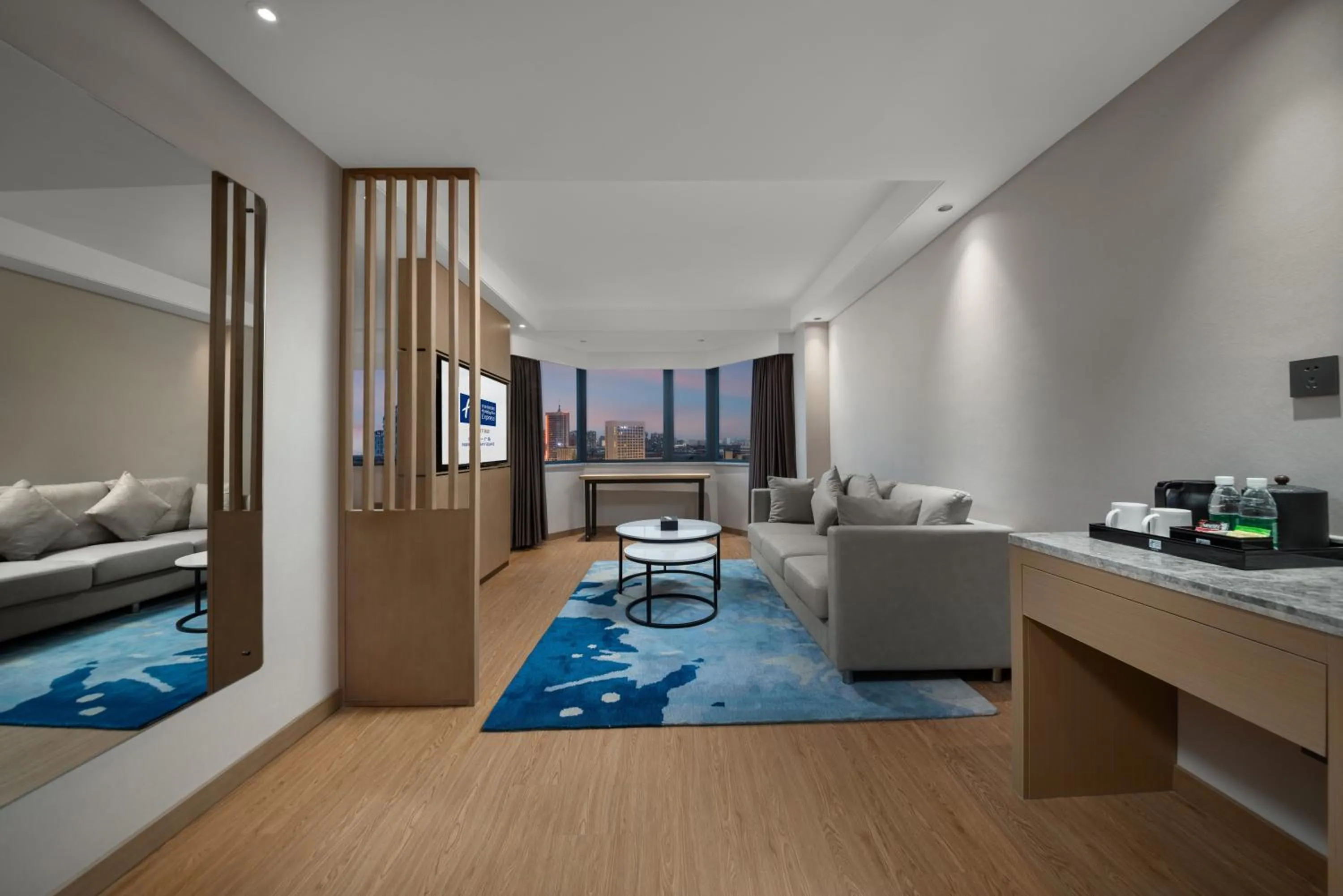 Photo of the whole room, Bed in Holiday Inn Express Nanchang Bayi Square by IHG