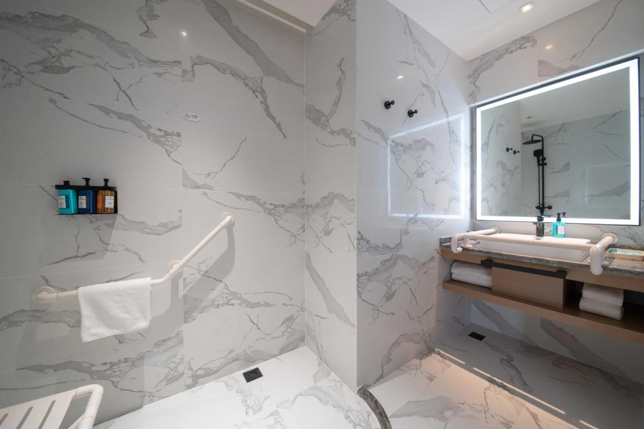 Photo of the whole room in Holiday Inn Express Nanchang Bayi Square by IHG