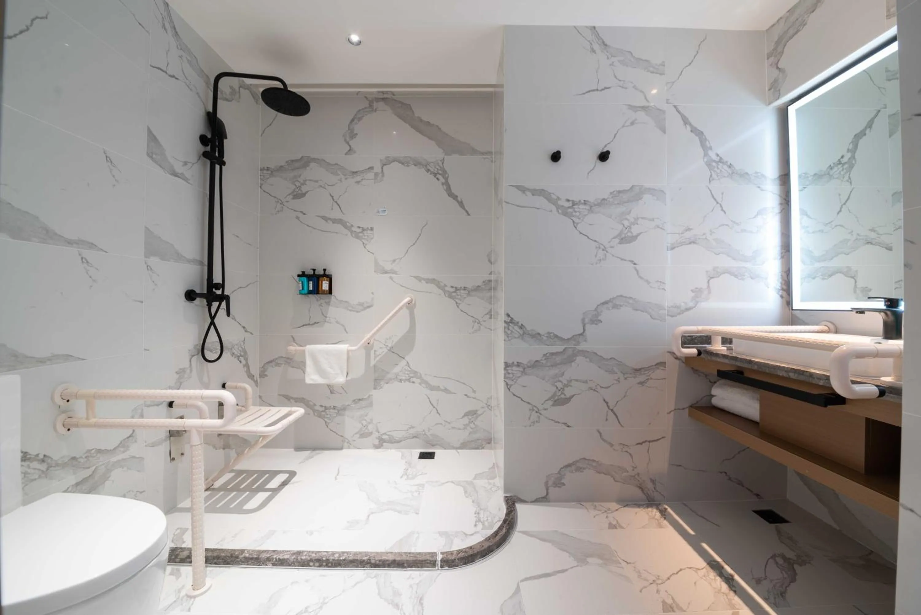 Bathroom in Holiday Inn Express Nanchang Bayi Square by IHG