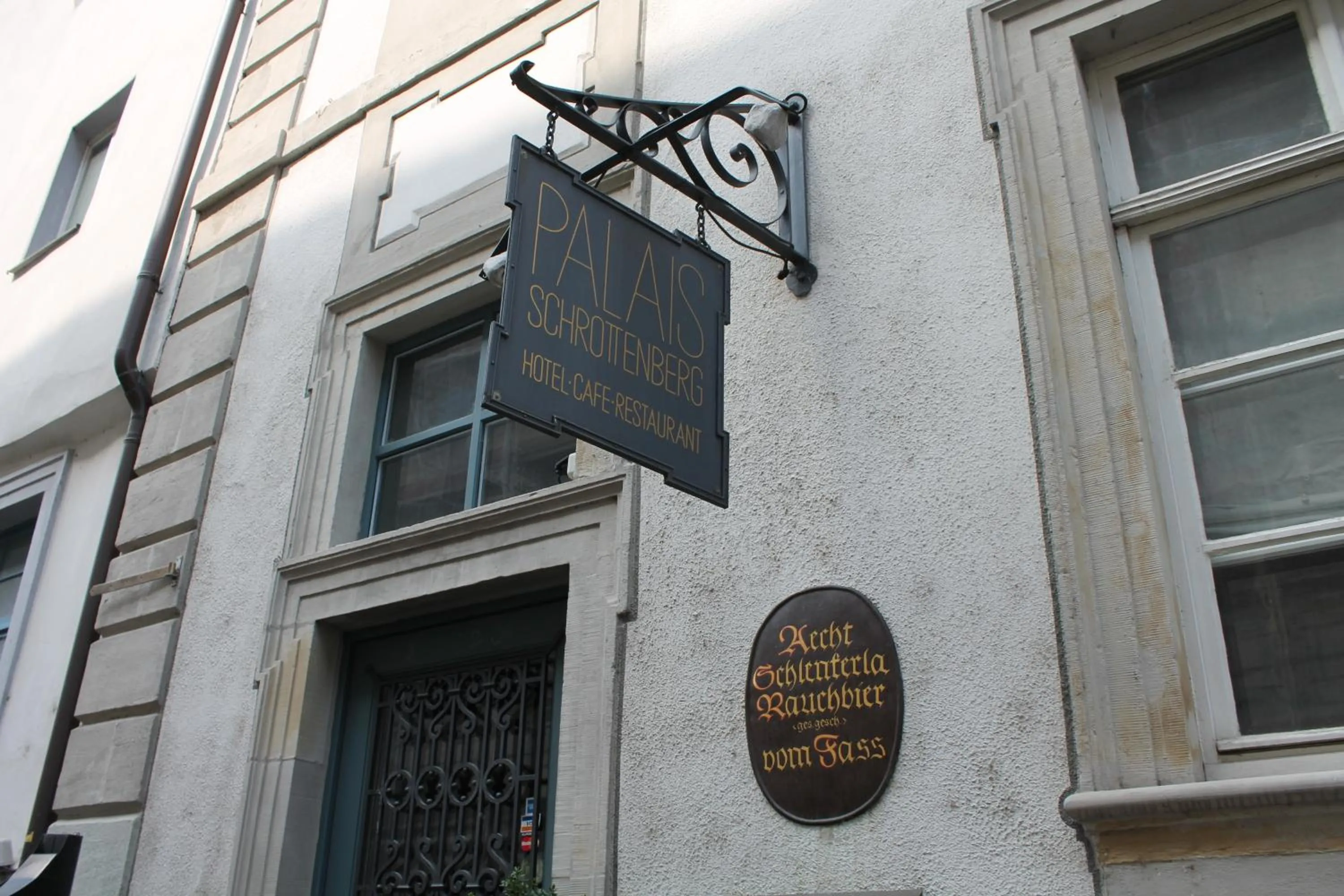 Property logo or sign in Palais Schrottenberg