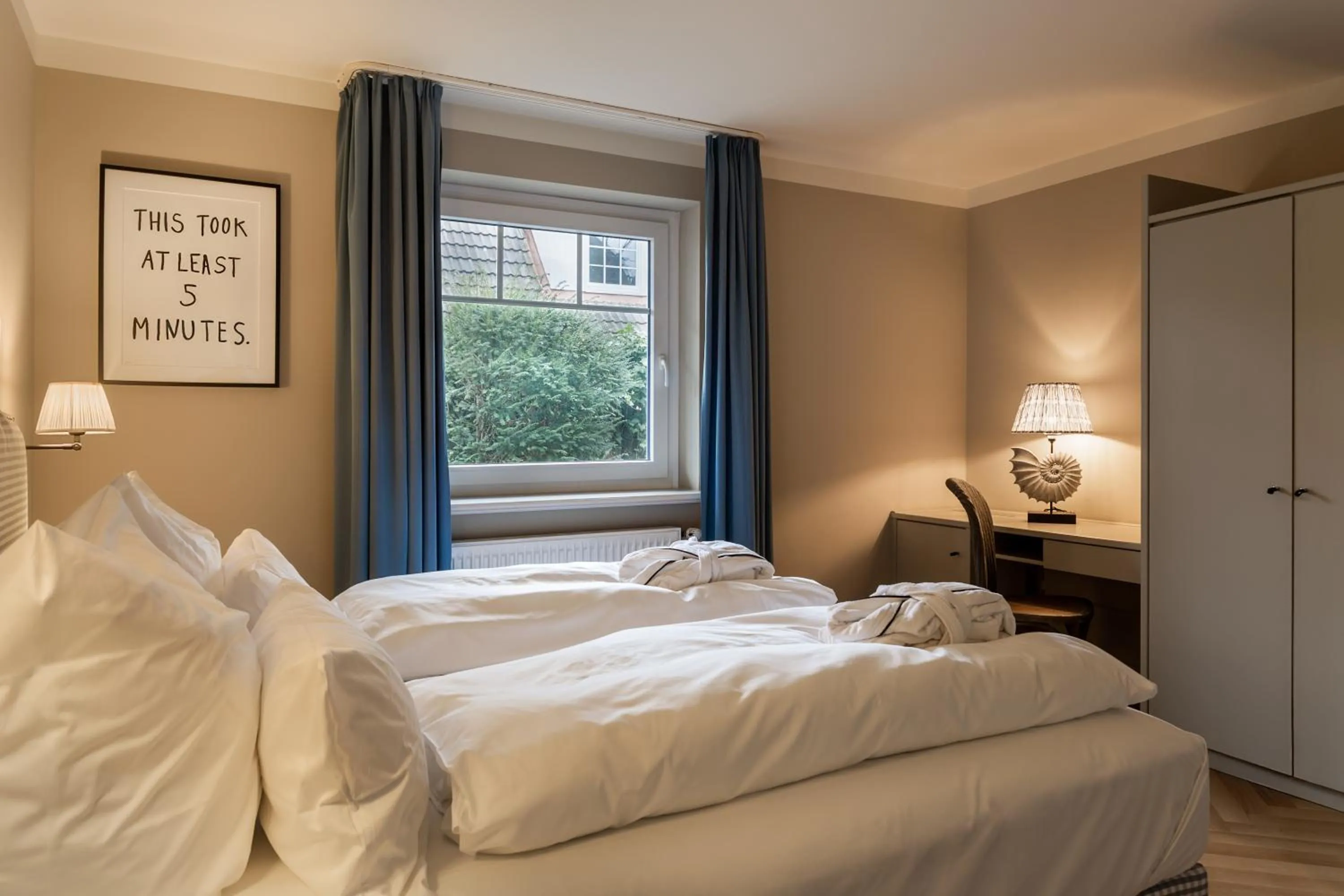 Bedroom, Bed in Mimosa House