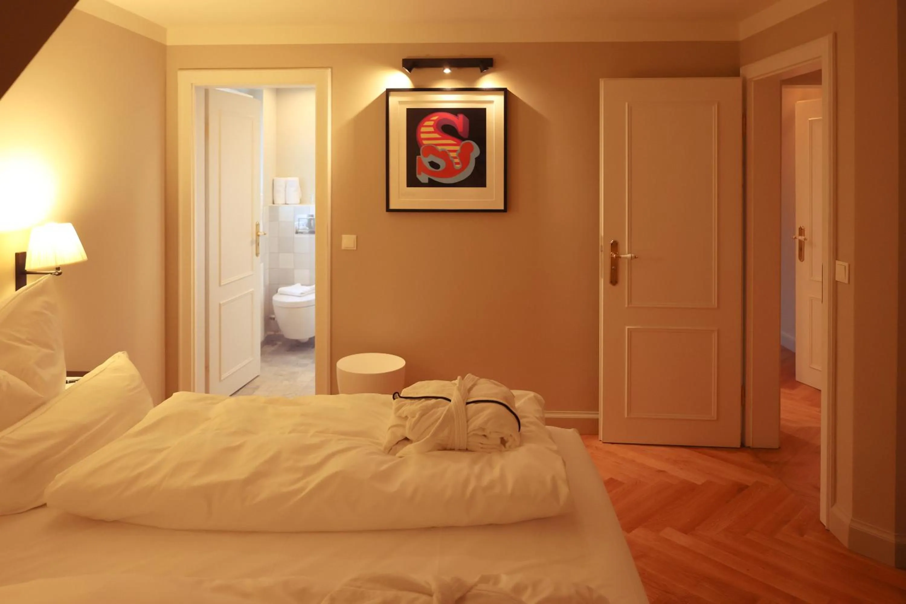 Bedroom, Bed in Mimosa House