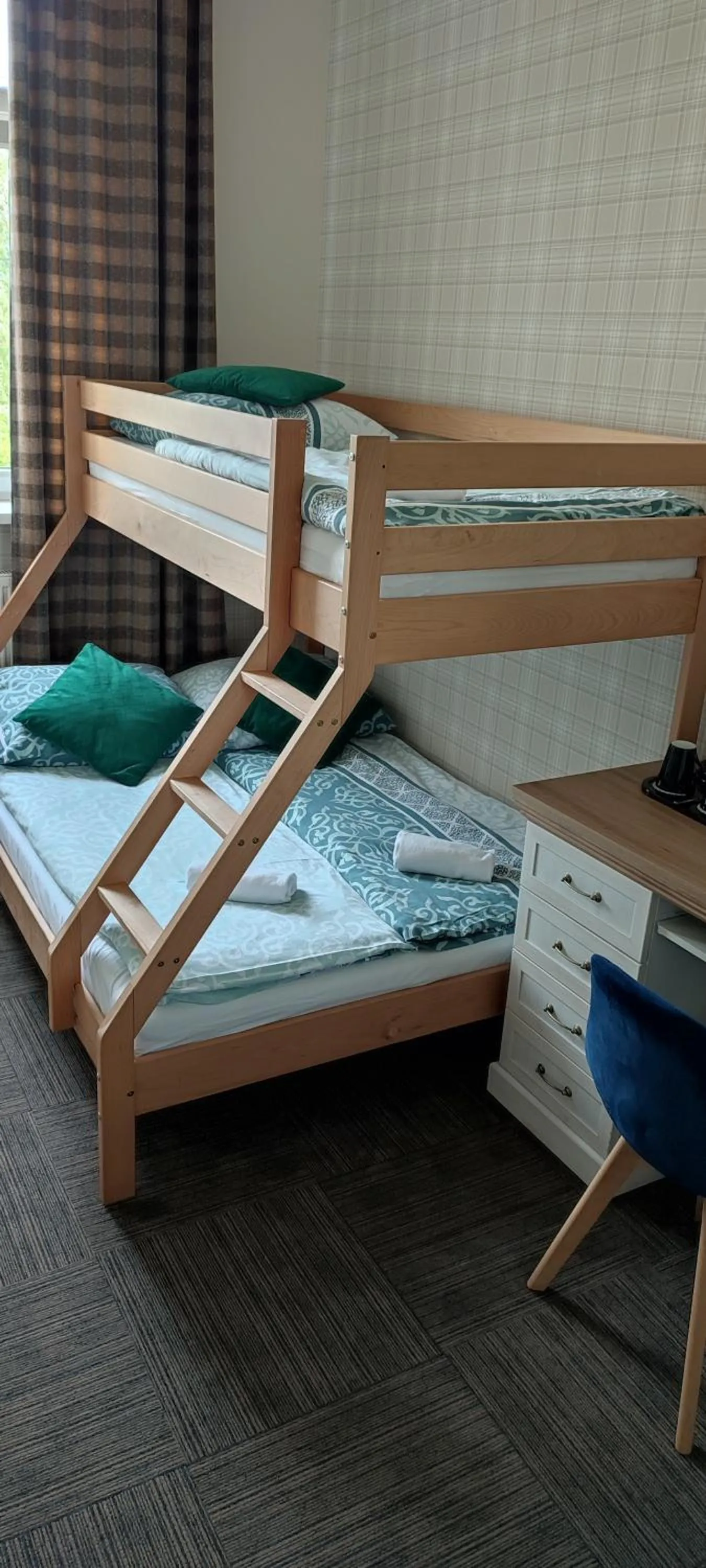 bunk bed, Bed in Hostel Night o'clock