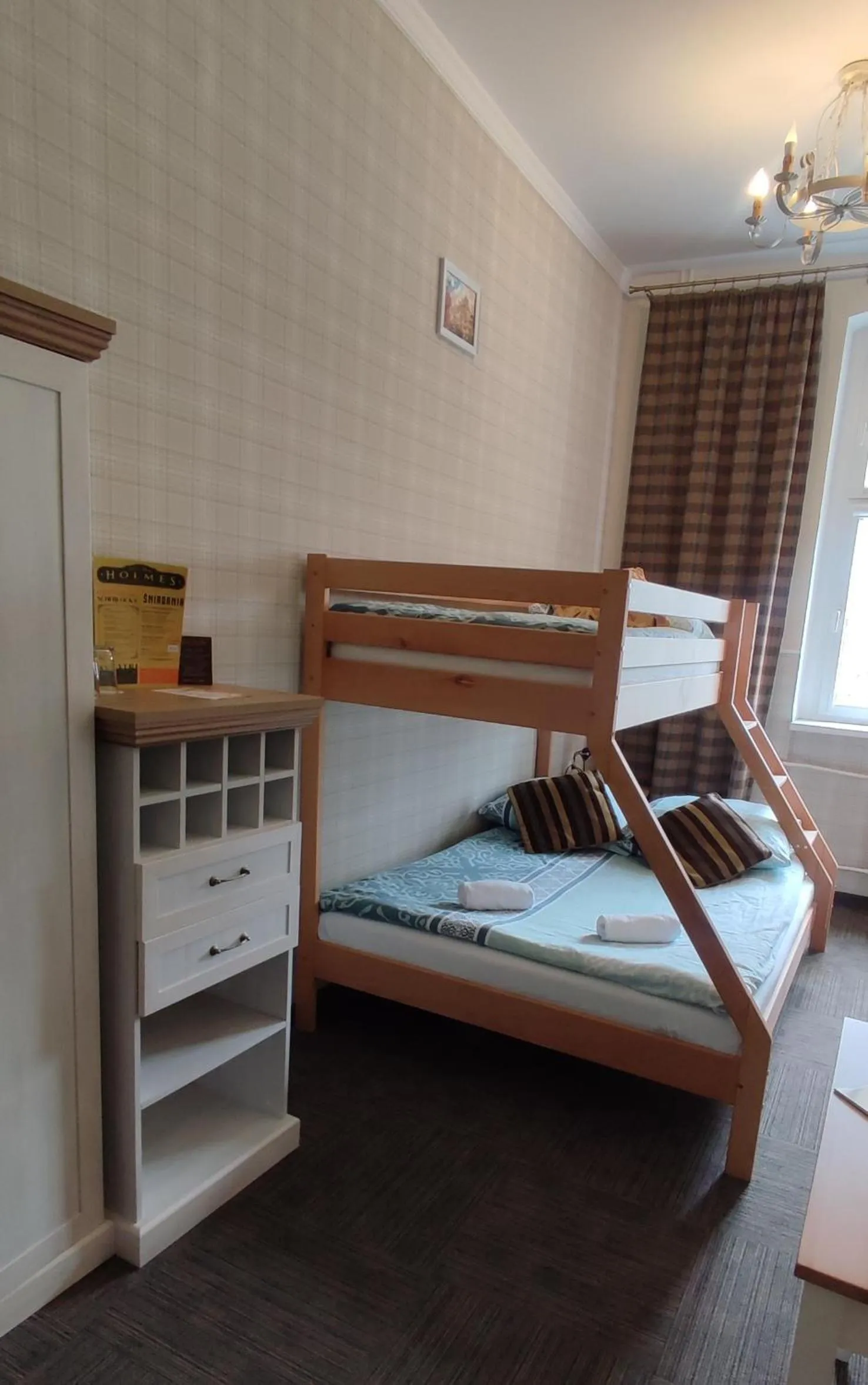 bunk bed, Bed in Hostel Night o'clock