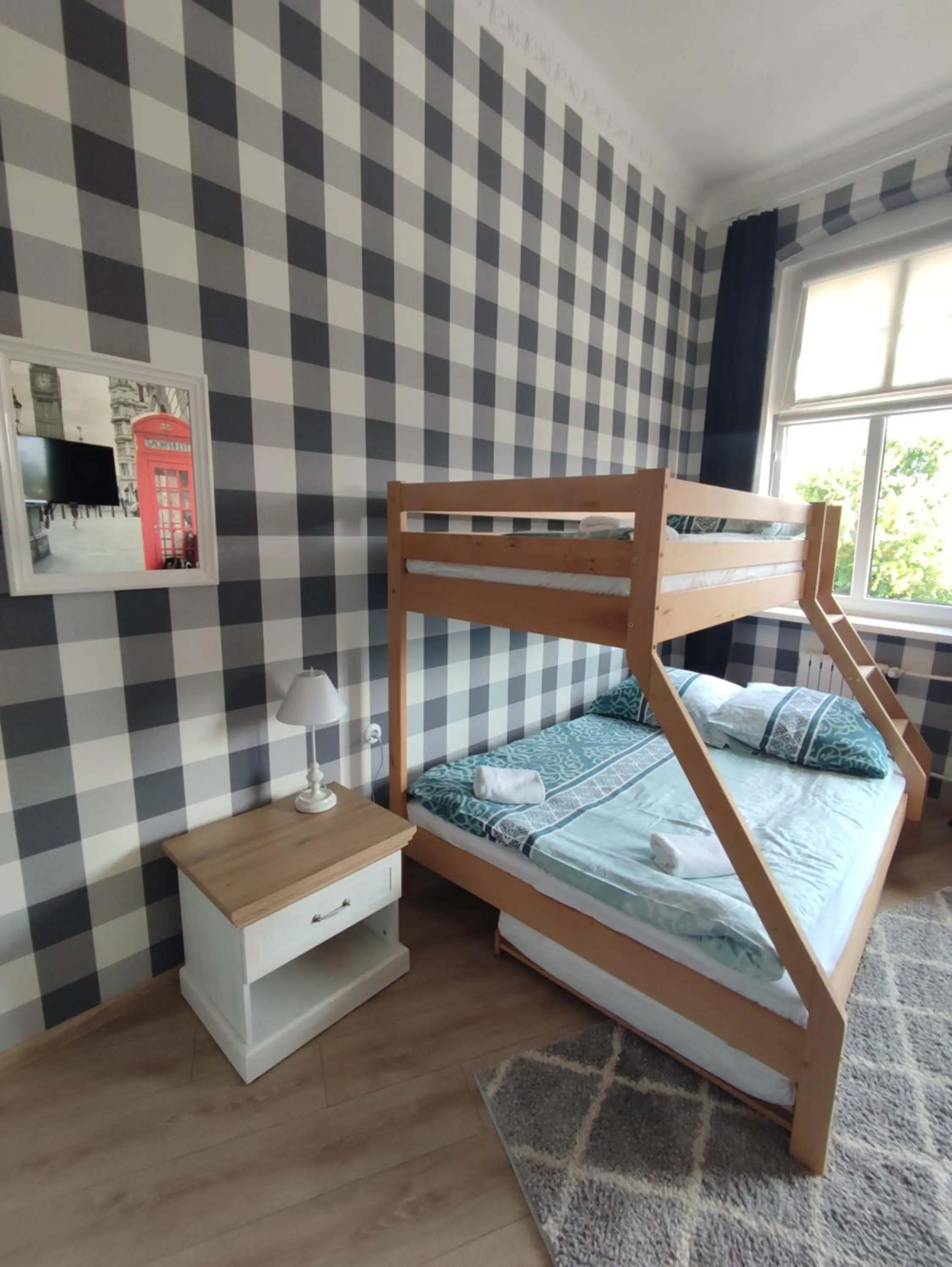 bunk bed, Bed in Hostel Night o'clock