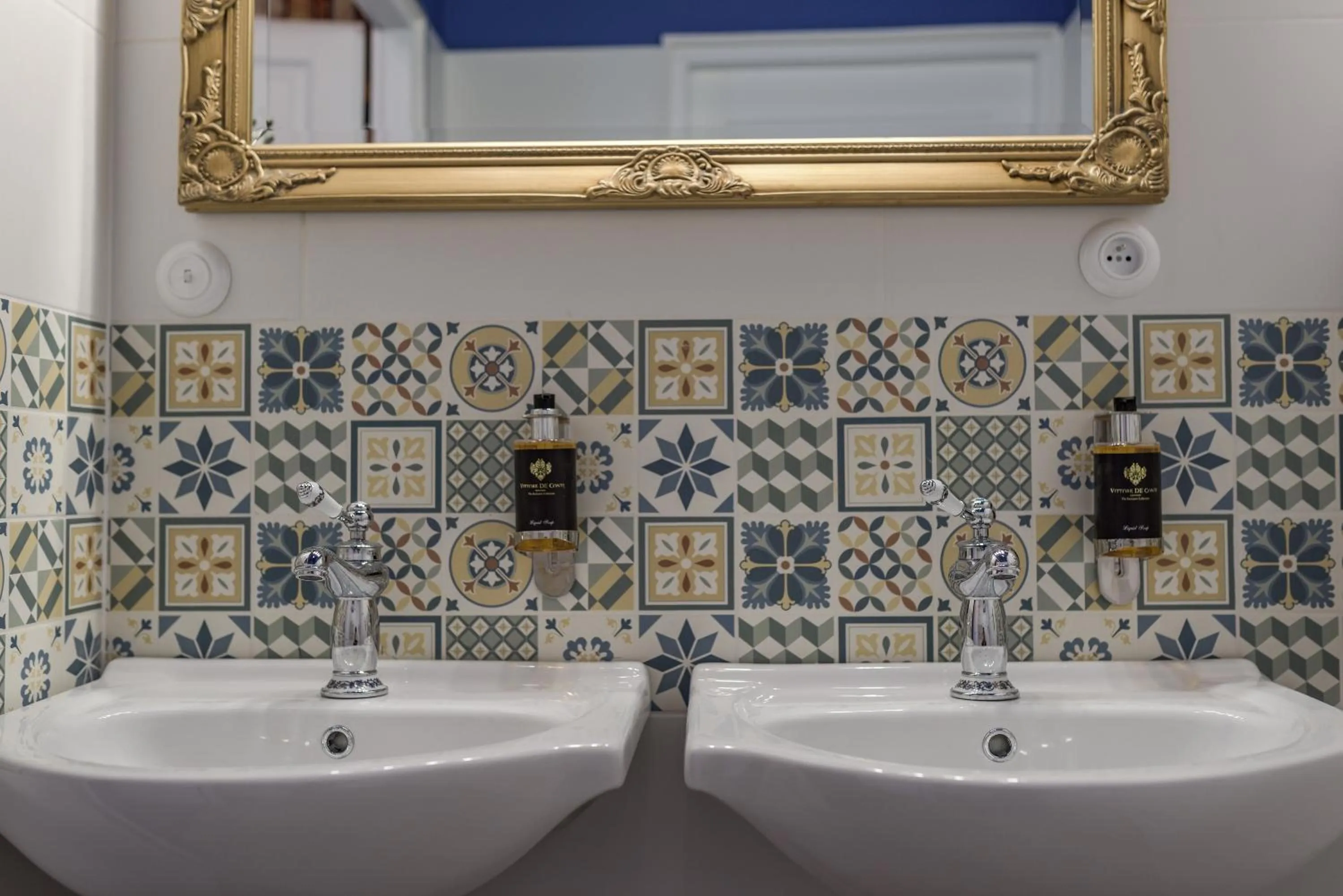 Bathroom in Hostel Night o'clock