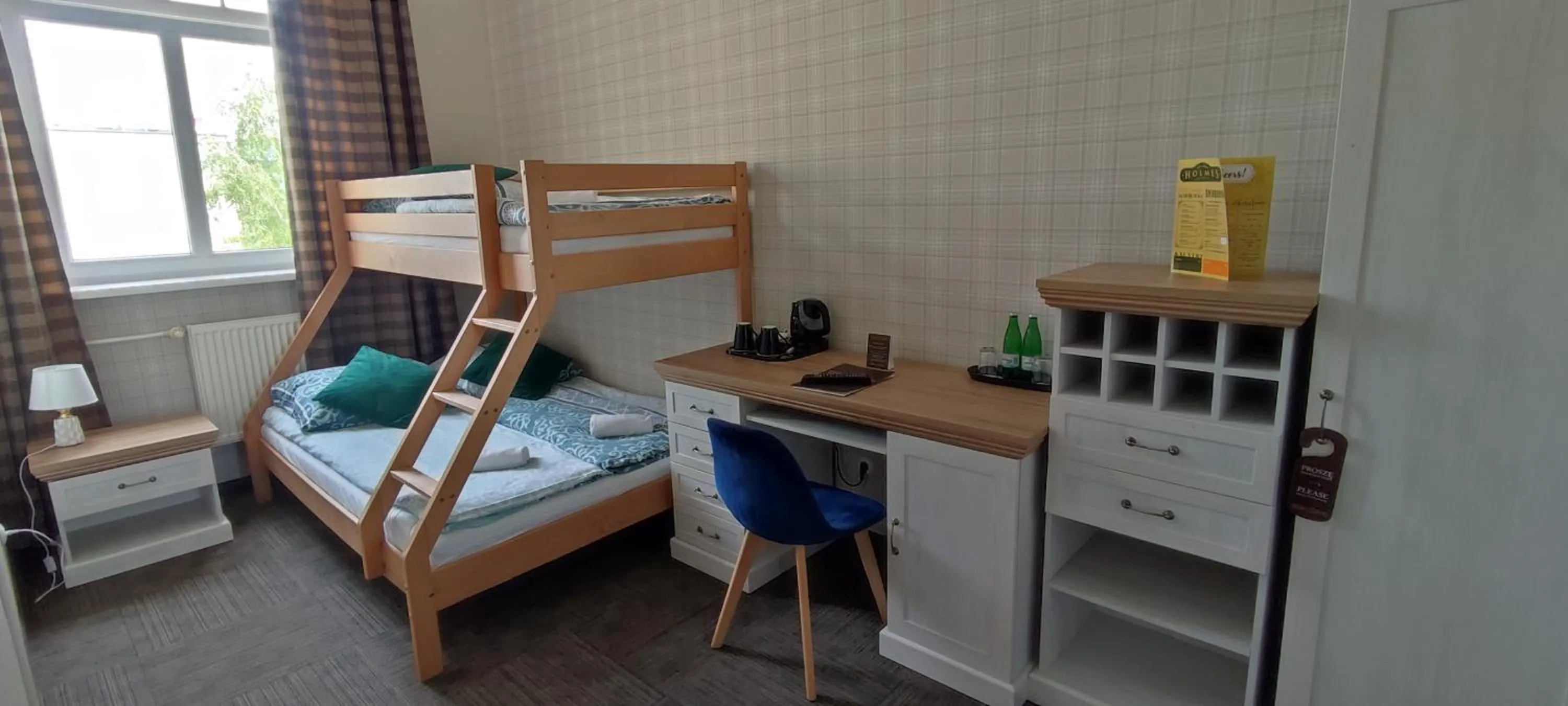 bunk bed, Bed in Hostel Night o'clock