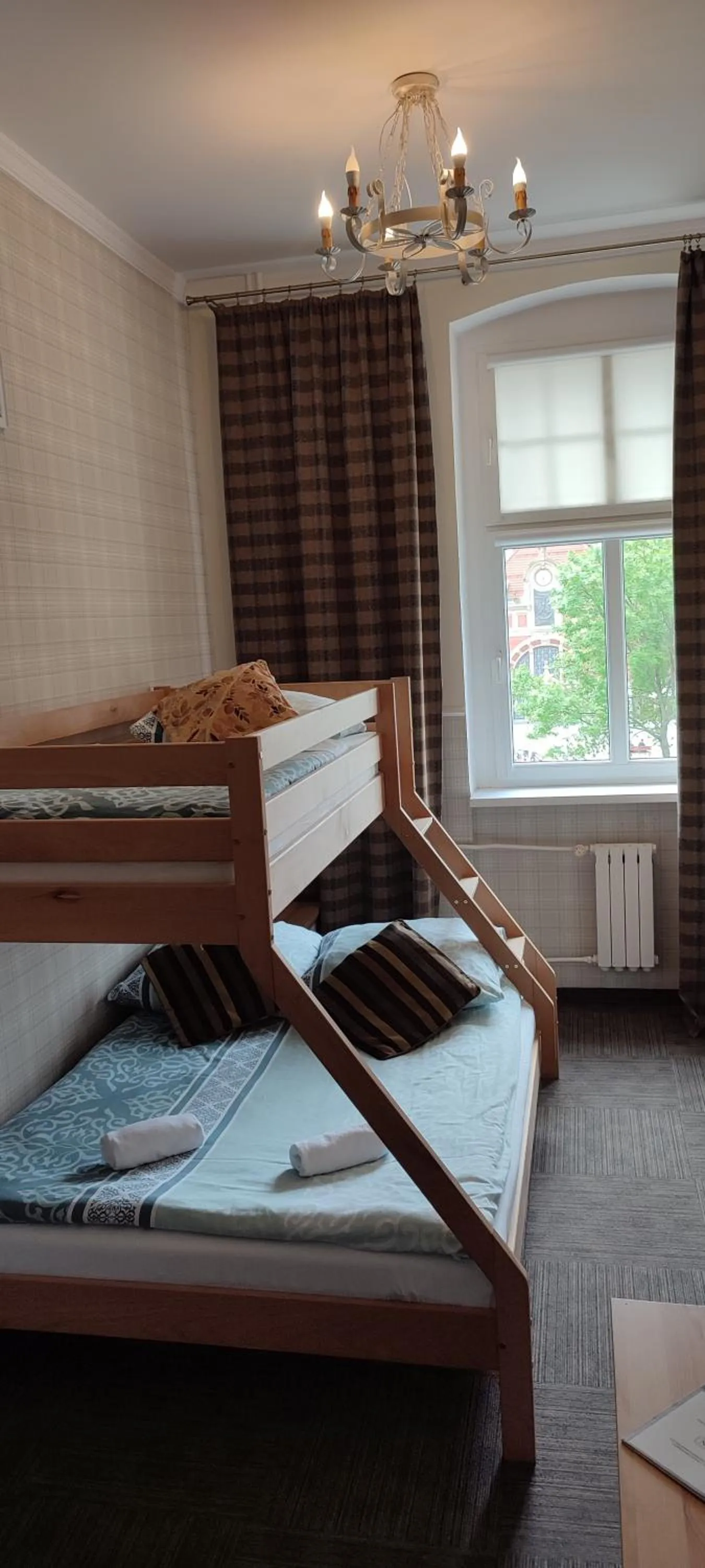 bunk bed, Bed in Hostel Night o'clock