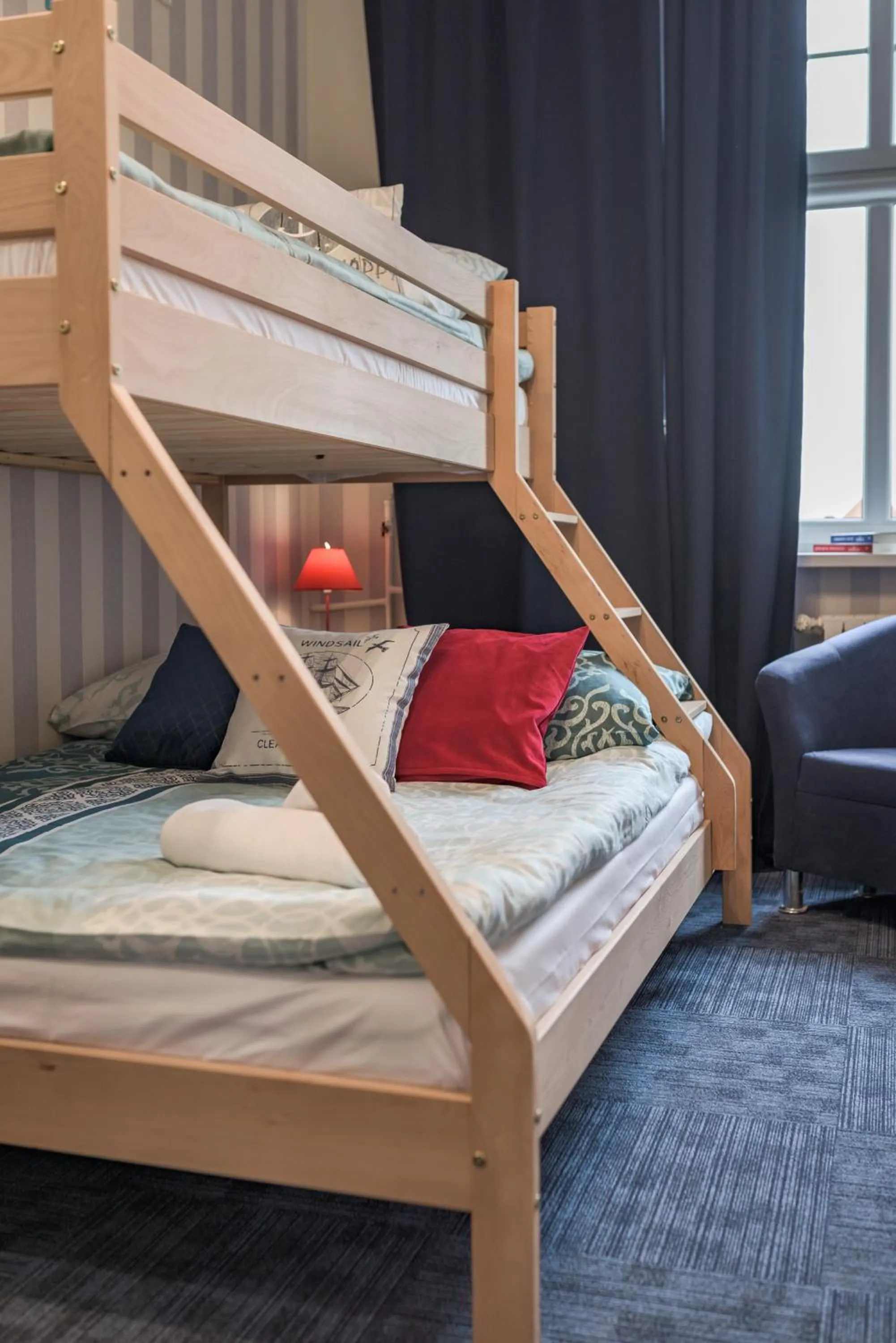 bunk bed, Bed in Hostel Night o'clock