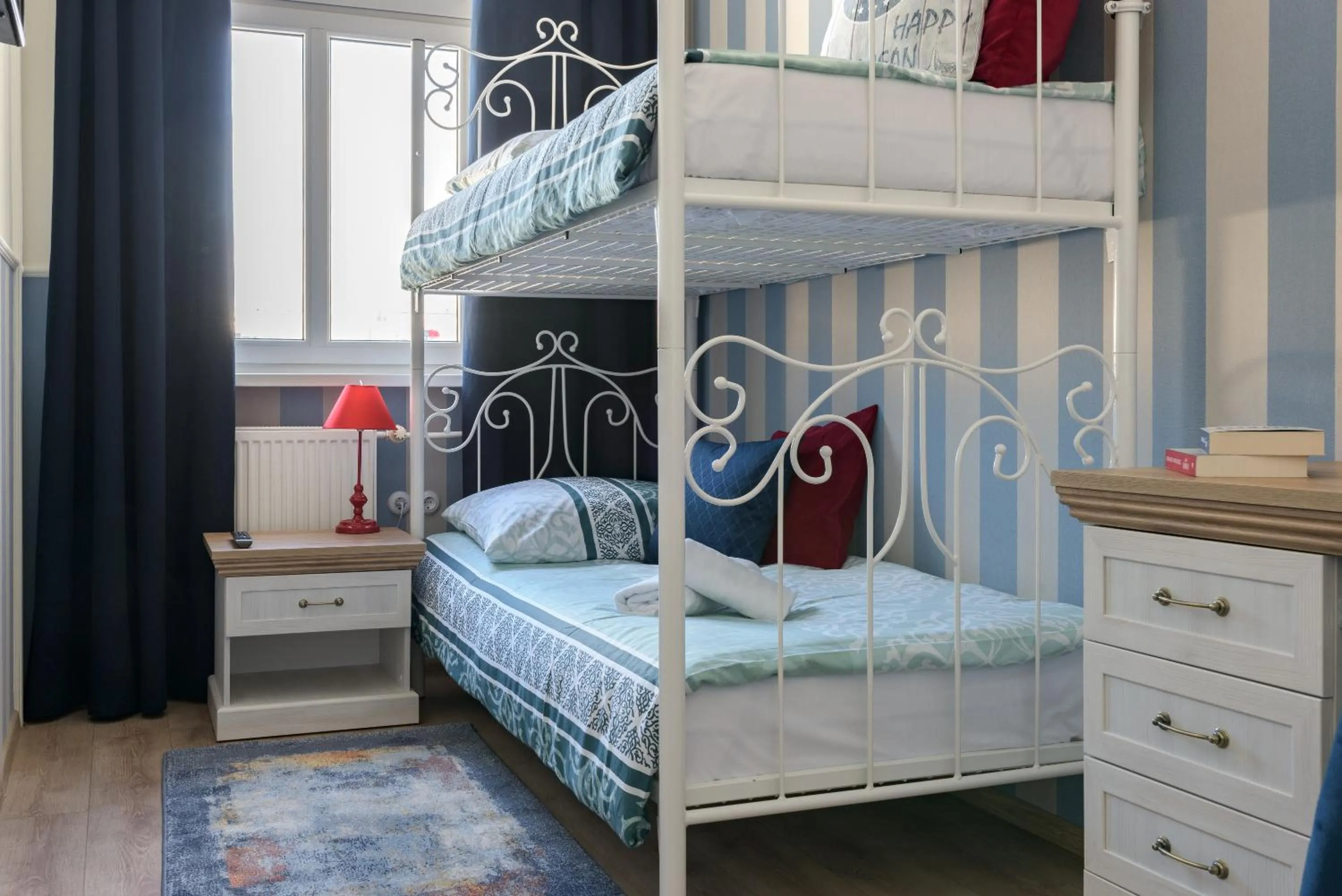 bunk bed, Bed in Hostel Night o'clock