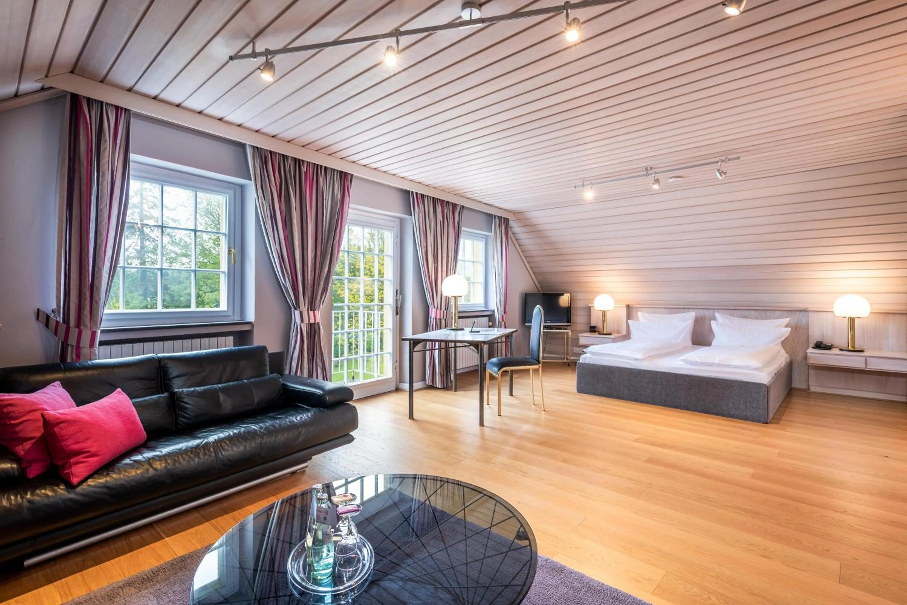 Photo of the whole room, Bed in Hotel Schloss Wilkinghege