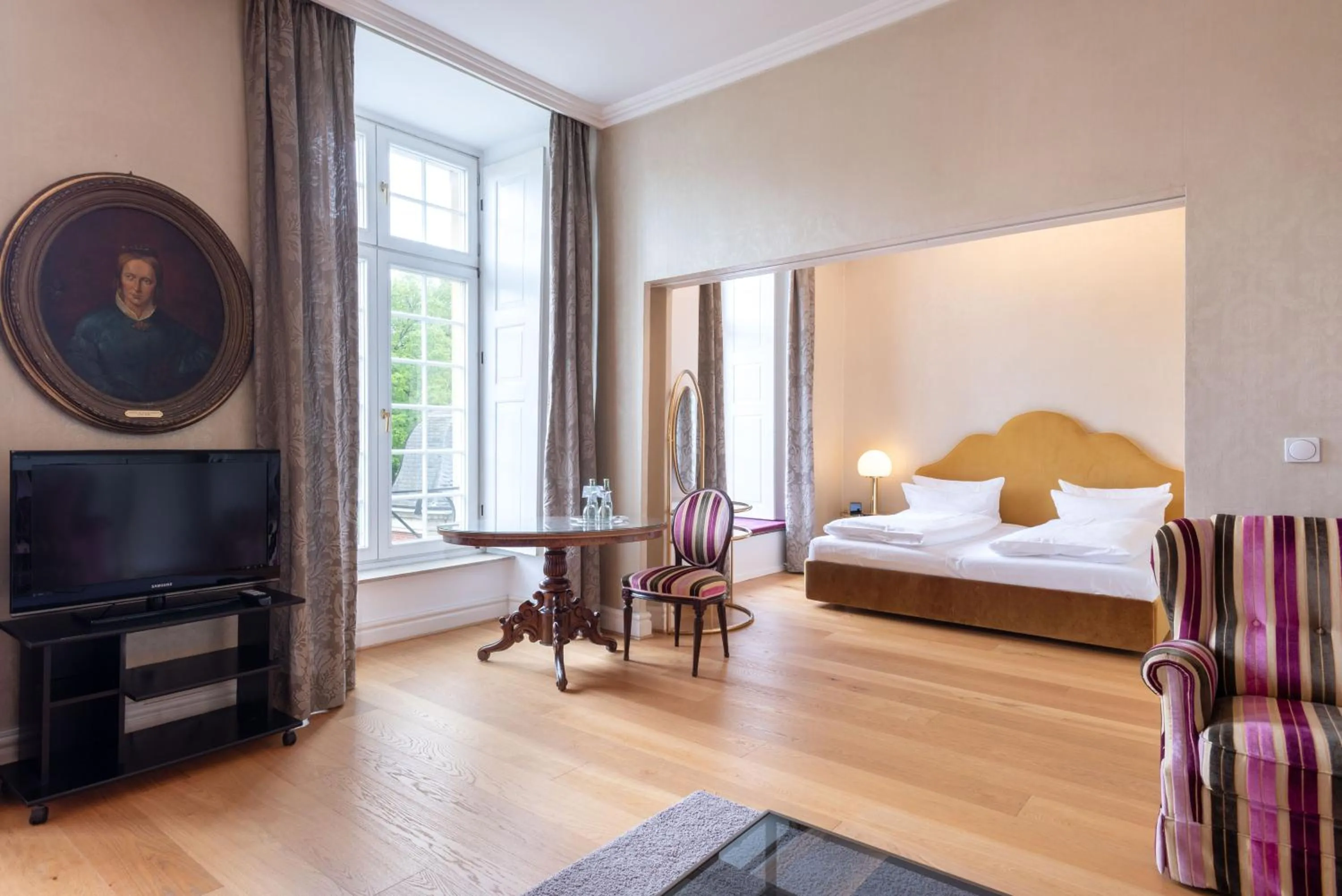 Photo of the whole room, Bed in Hotel Schloss Wilkinghege