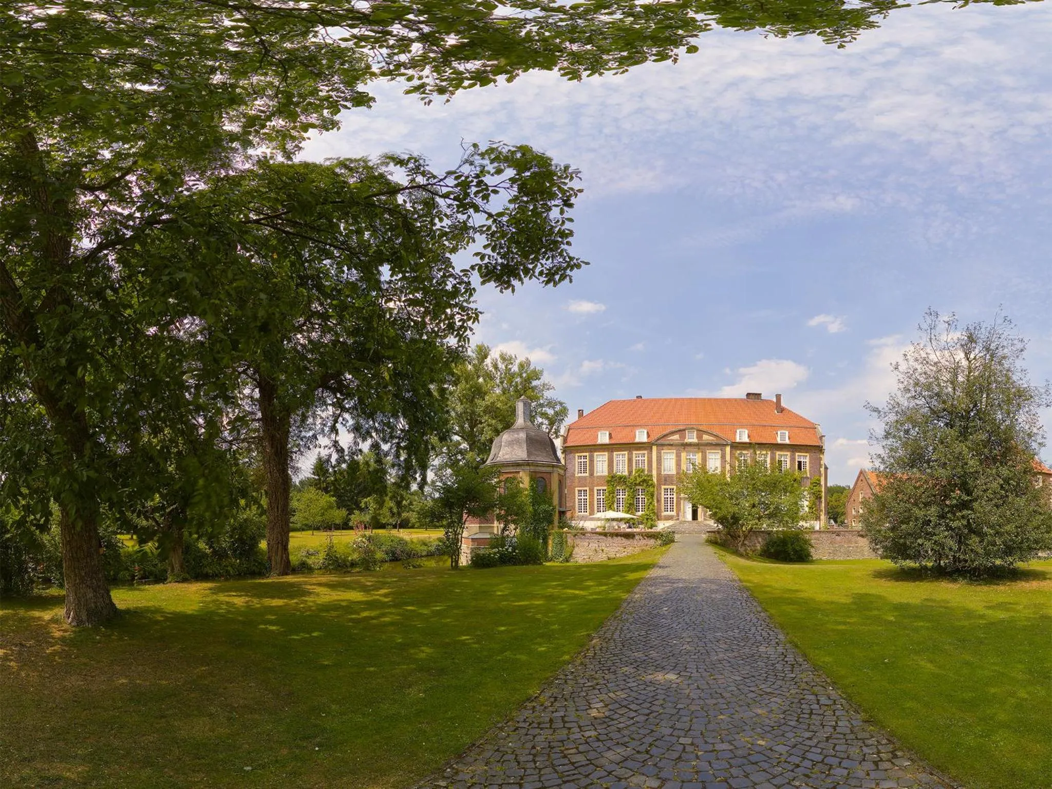 Property building in Hotel Schloss Wilkinghege