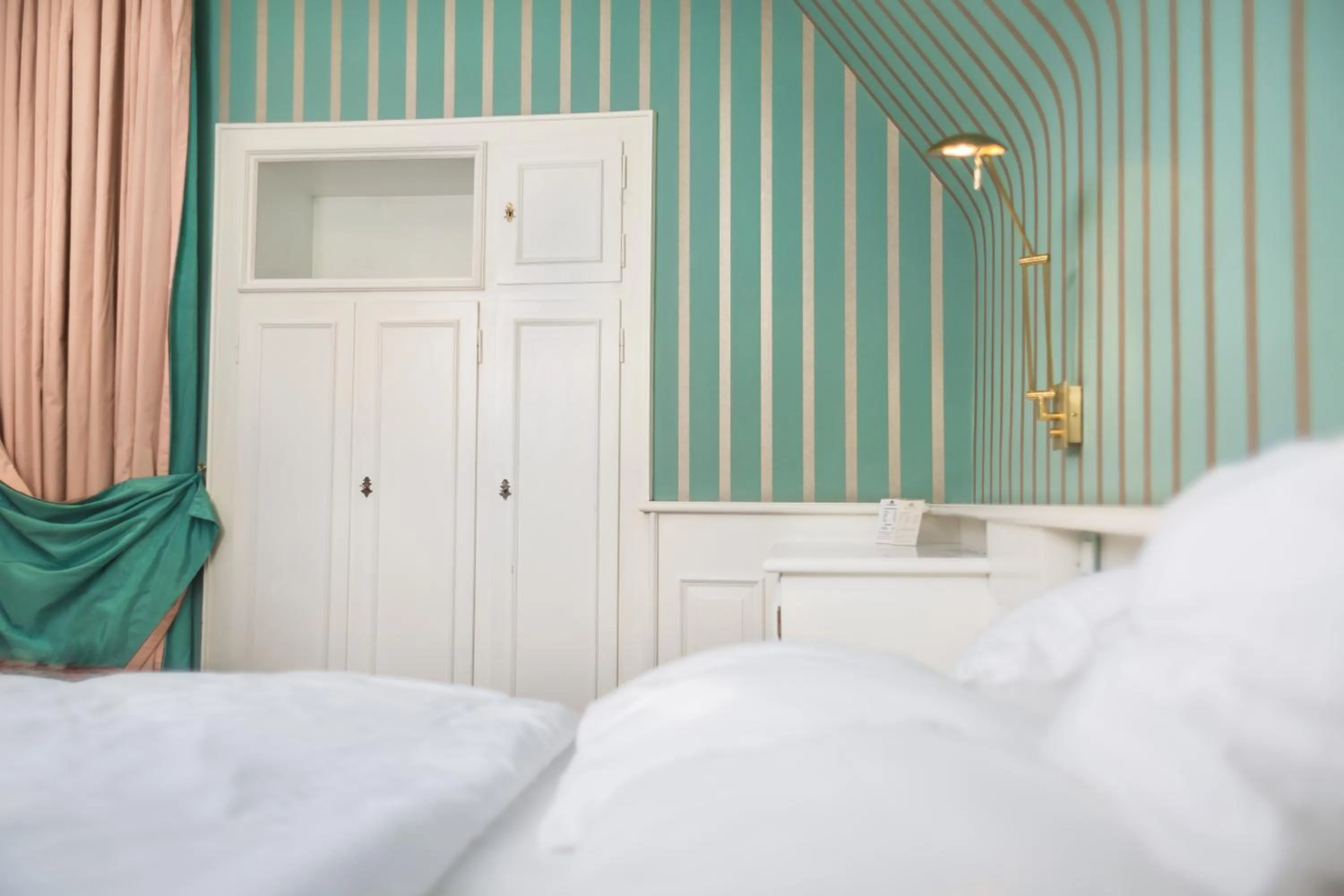 Bedroom, Bed in Hotel Schloss Wilkinghege