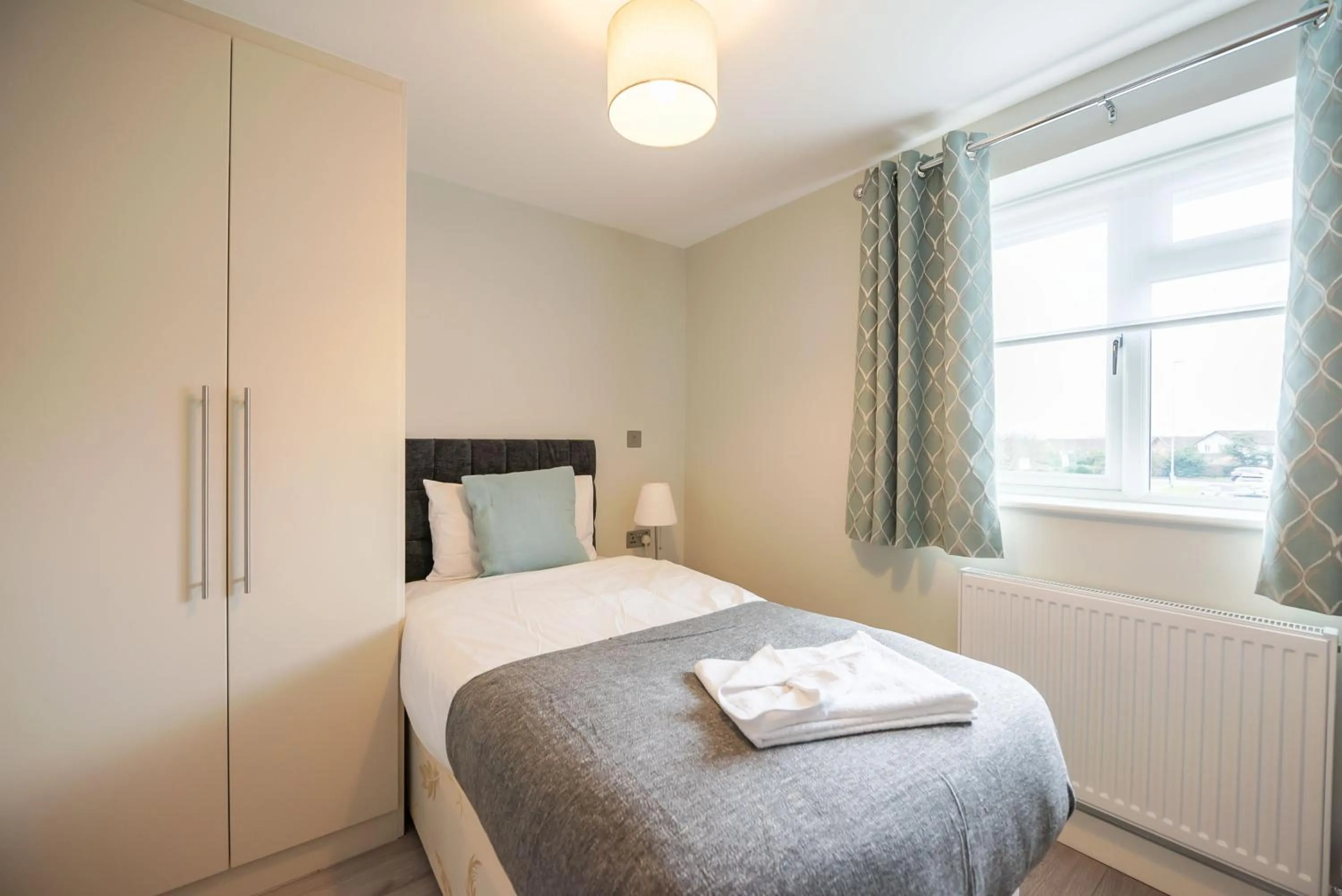 Bedroom, Bed in Headley House