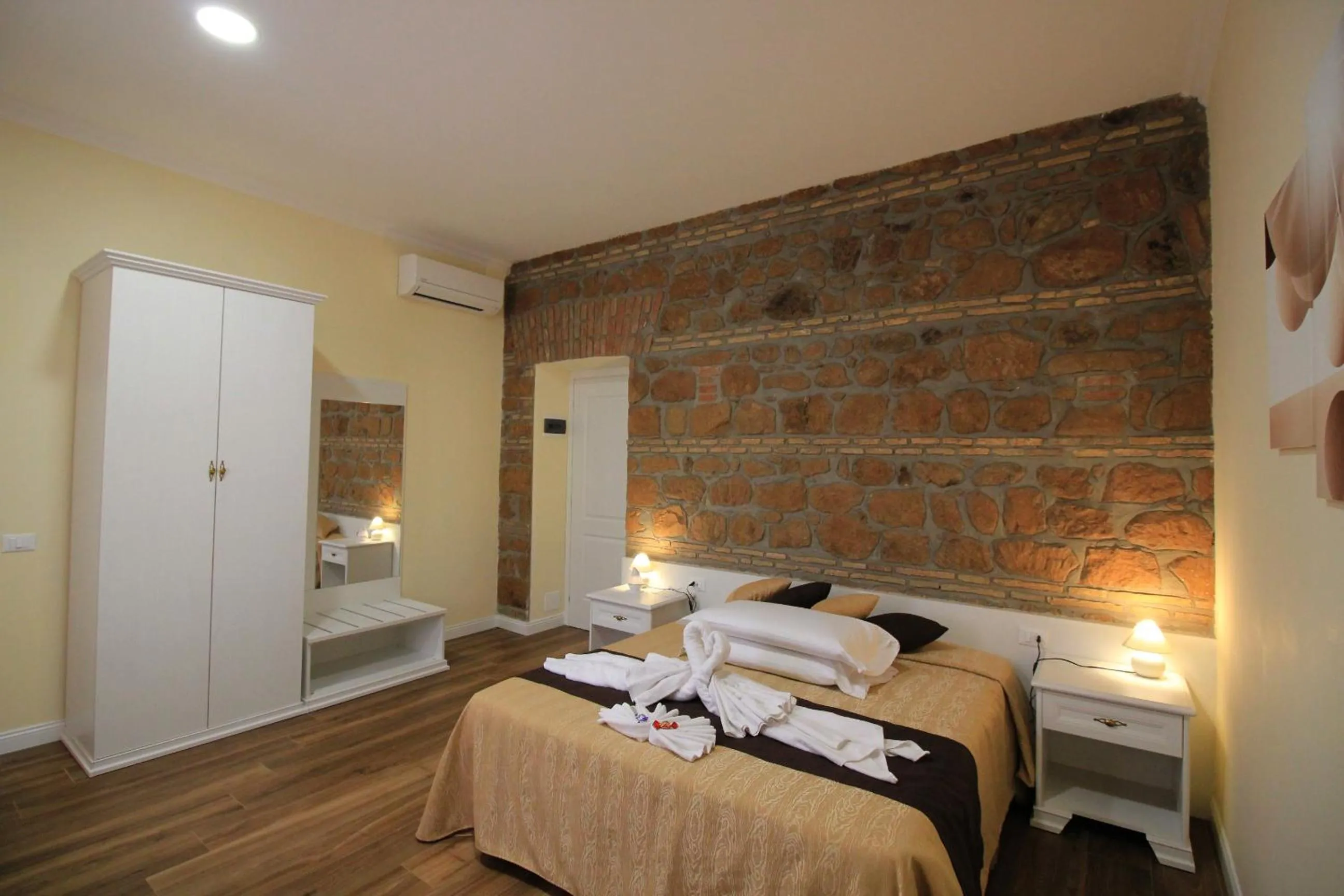 Decorative detail, Bed in Freedom Love B&B