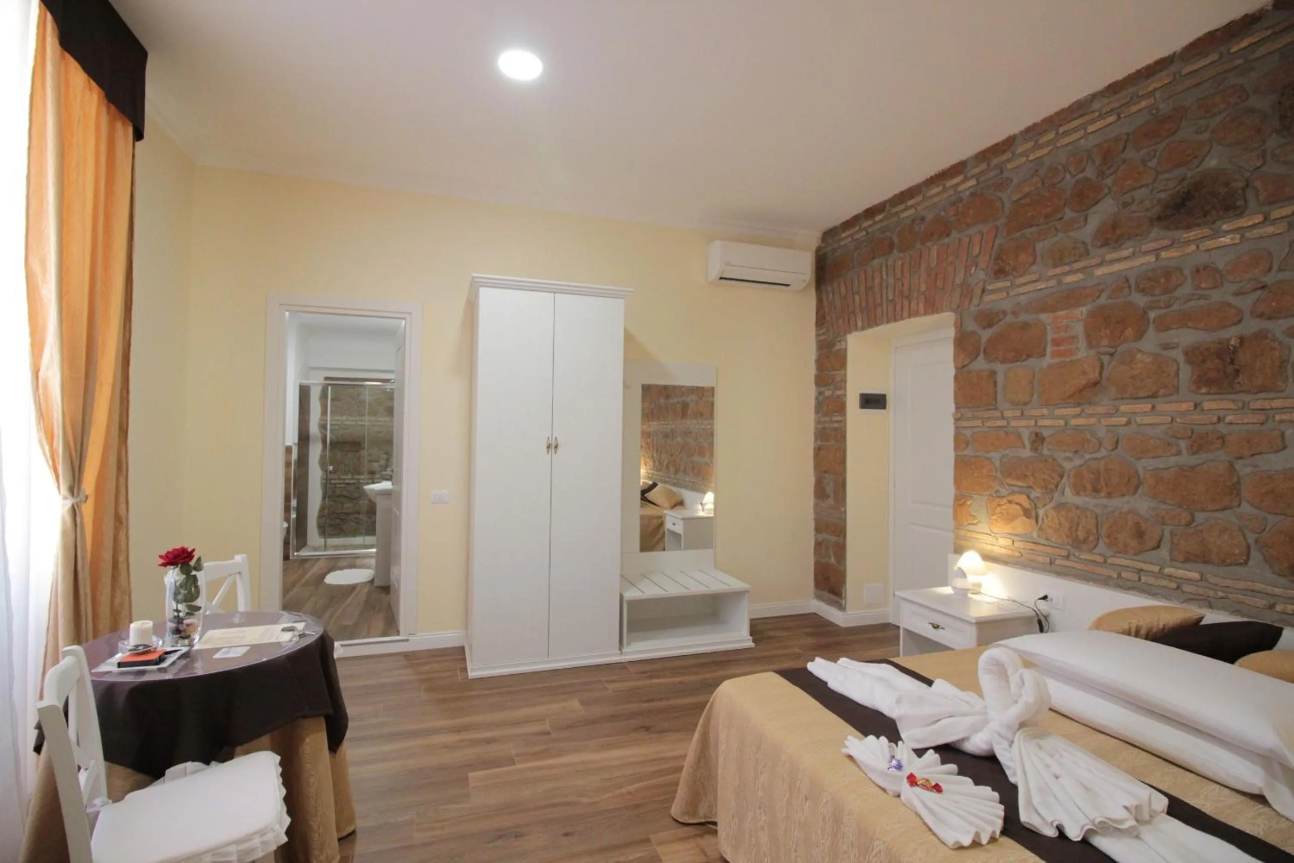 Decorative detail, Bed in Freedom Love B&B