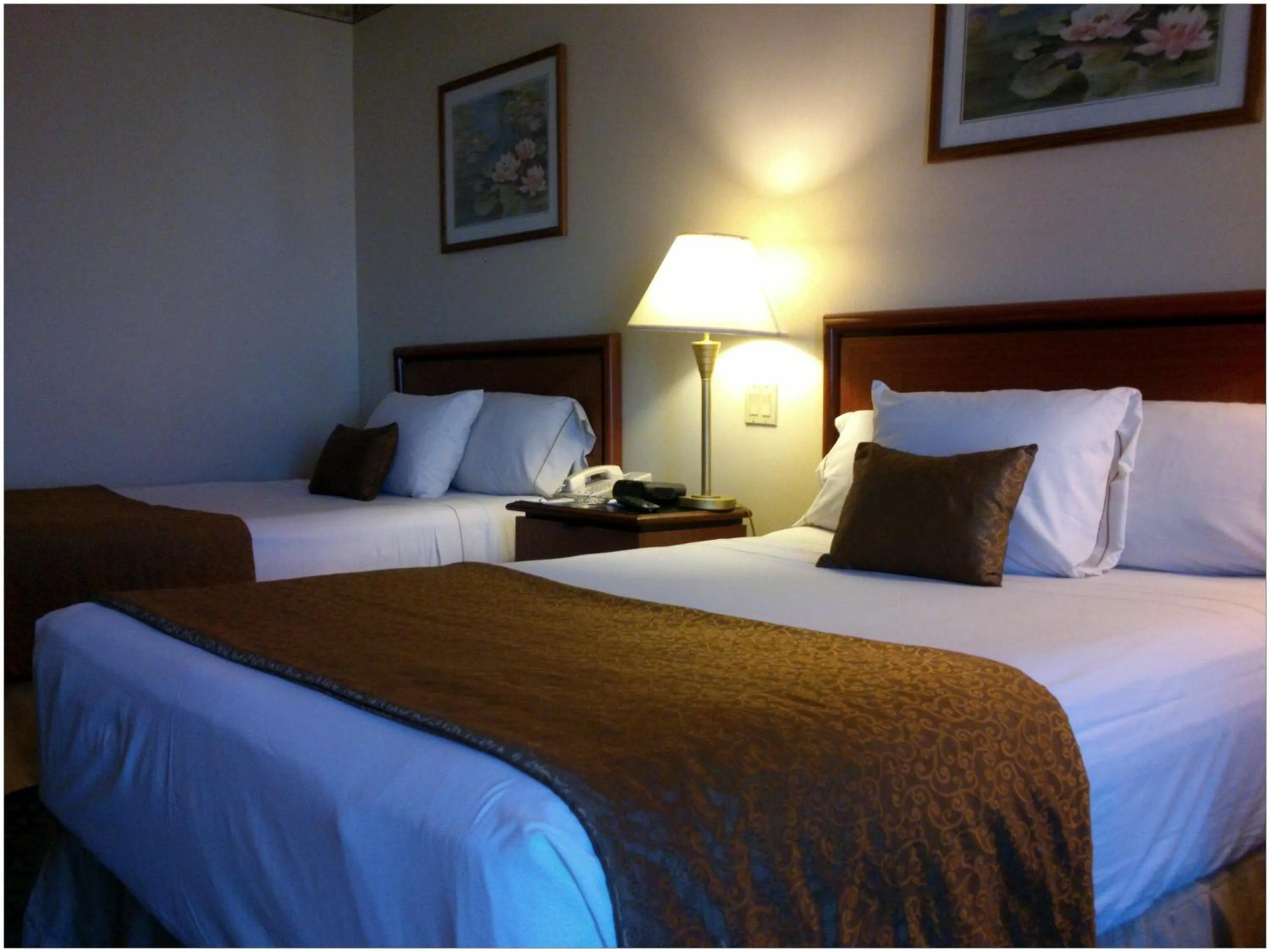 Bed in Residencial Inn & Suites