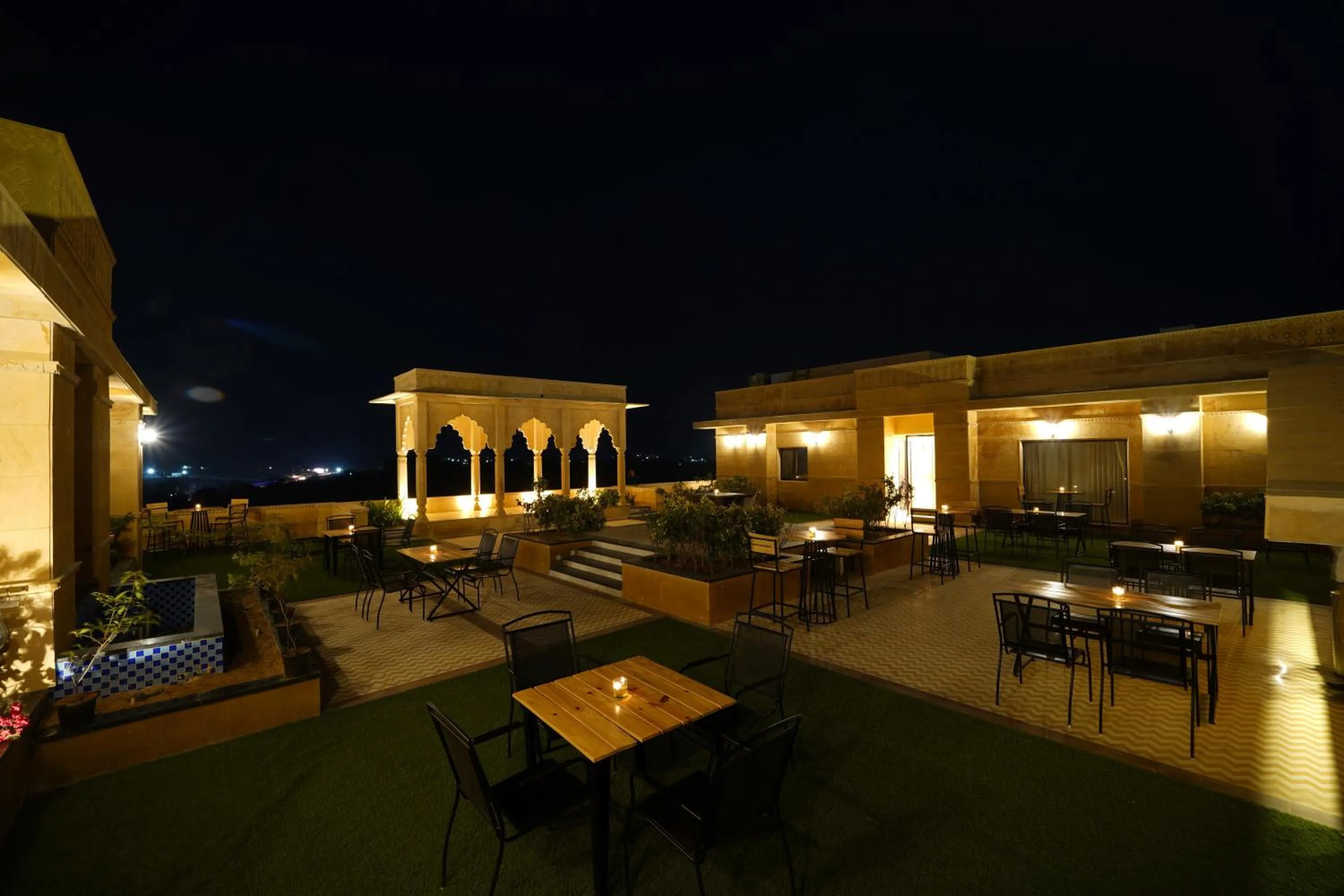 Restaurant/places to eat in Sahdev Bagh