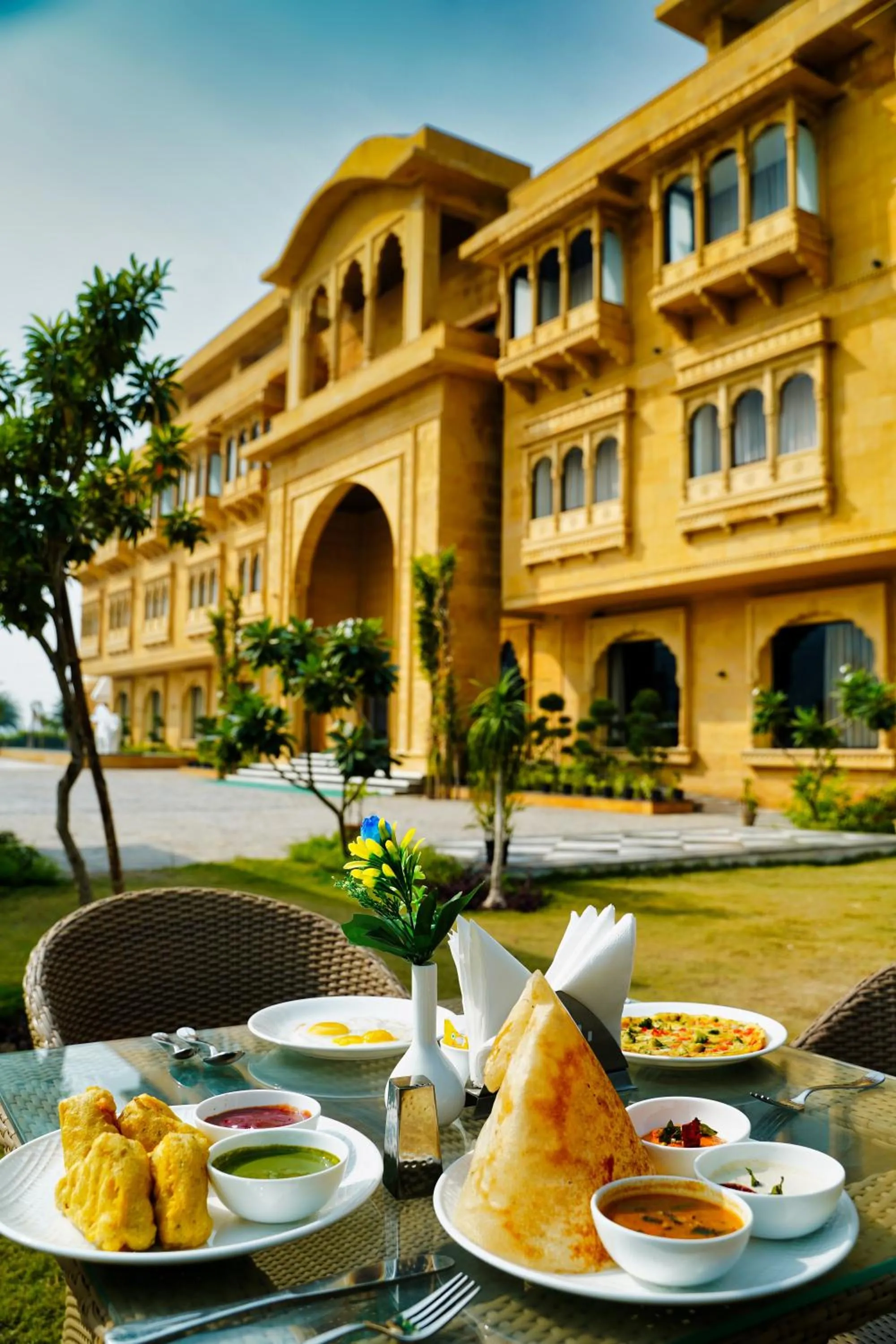 Breakfast in Sahdev Bagh