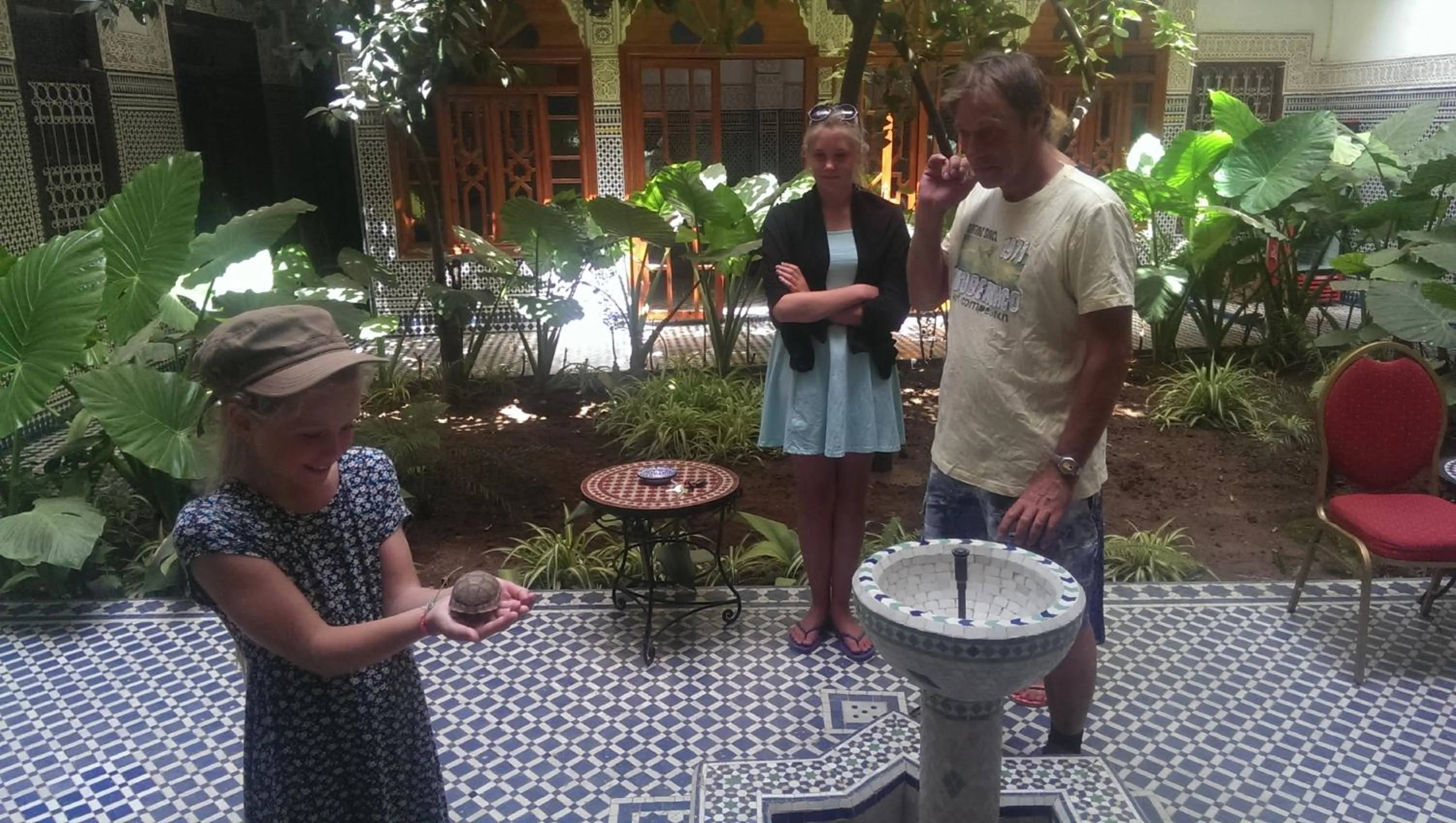 People in Riad Les Chrifis Navette Aéroport 24 sur 24