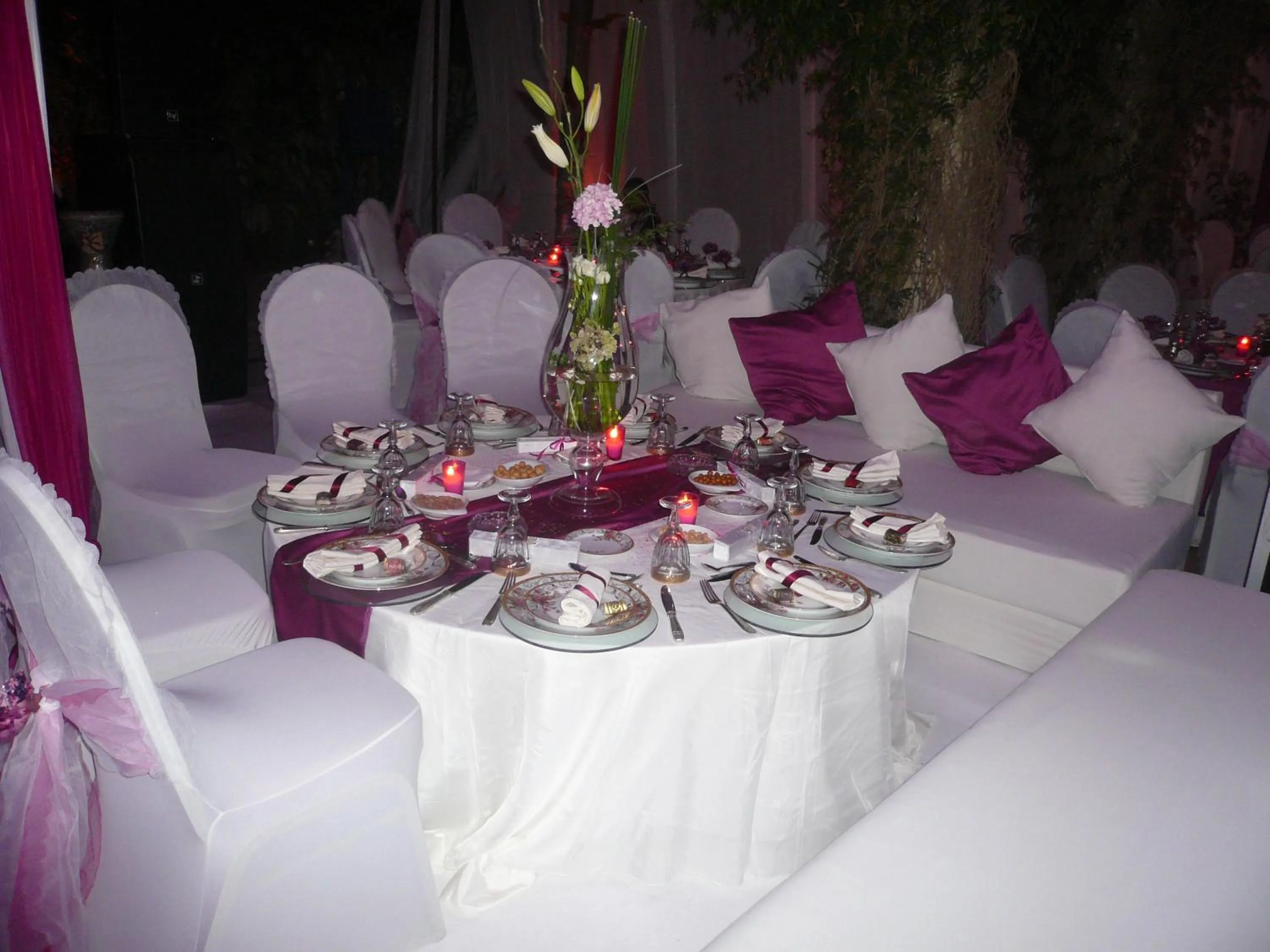 Lounge or bar in Riad Les Chrifis Navette Aéroport 24 sur 24