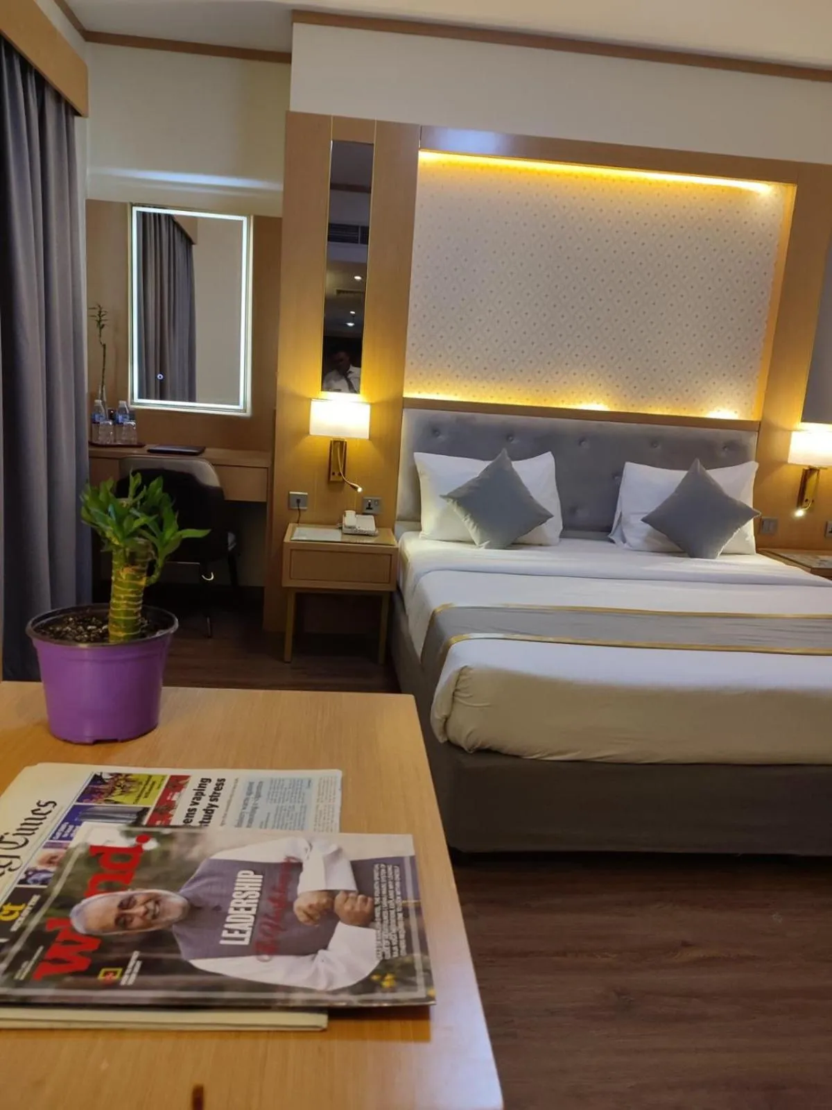 Bedroom, Bed in York International Hotel