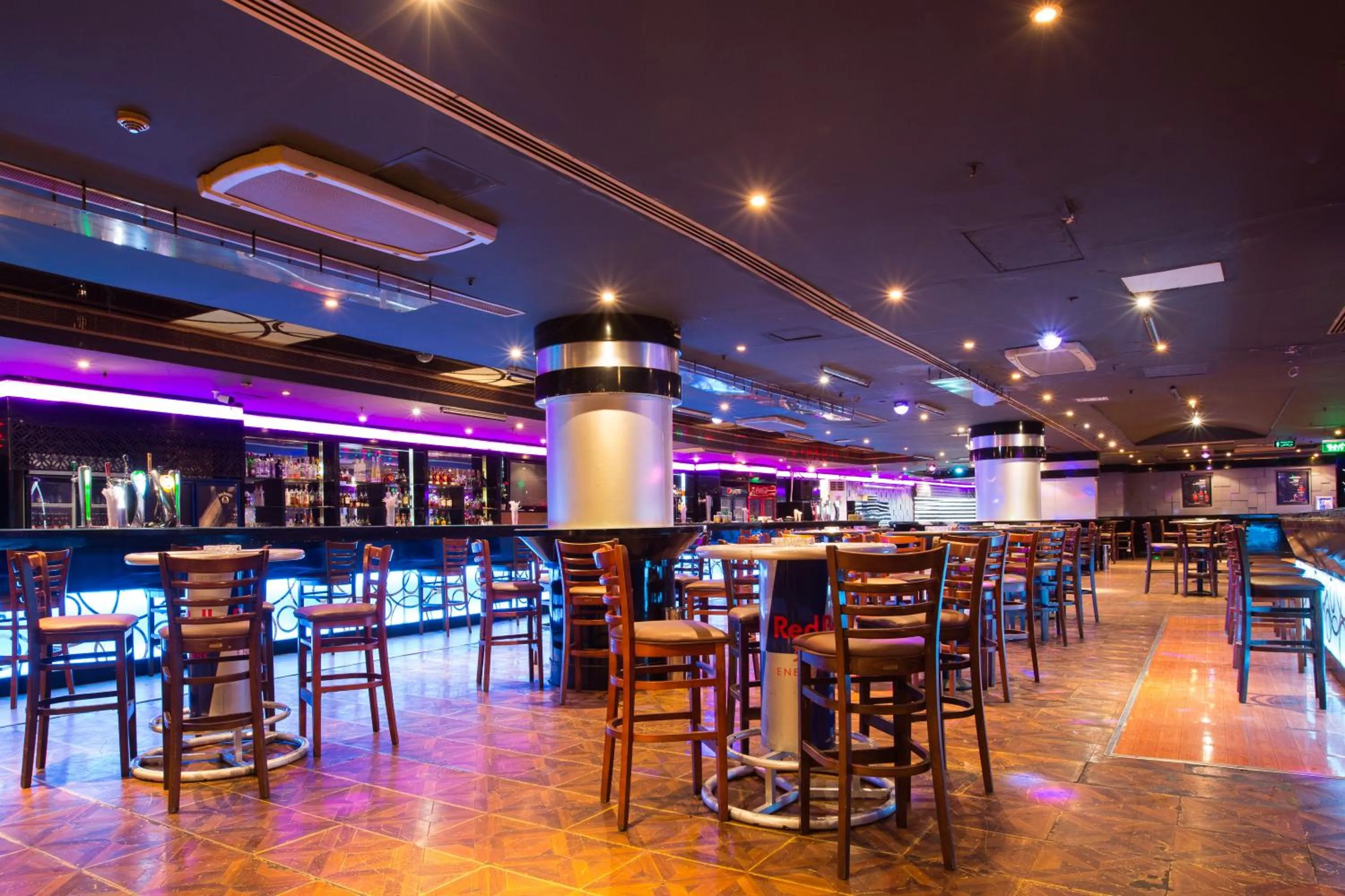 Nightclub / DJ in York International Hotel