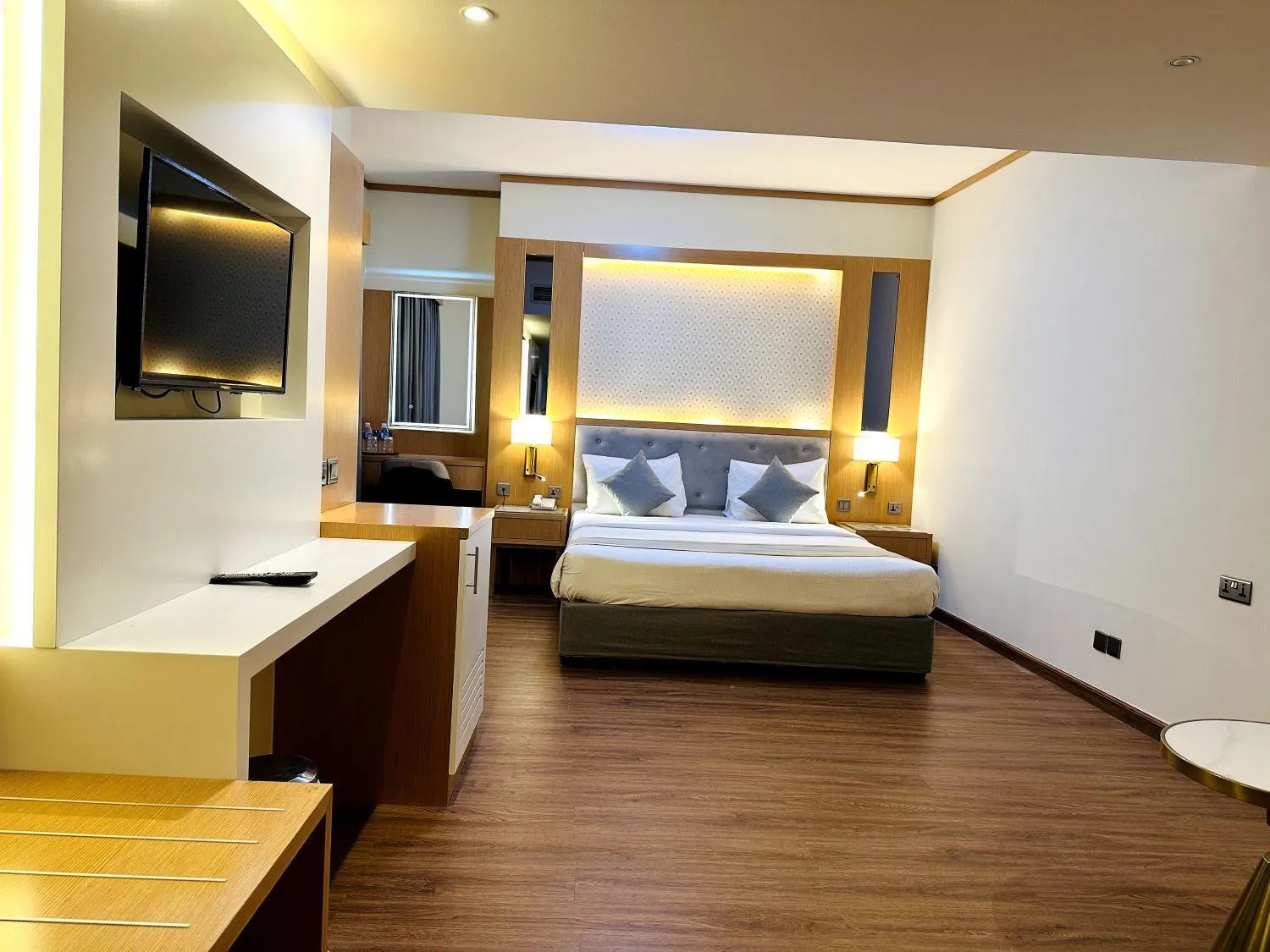 Photo of the whole room, Bed in York International Hotel