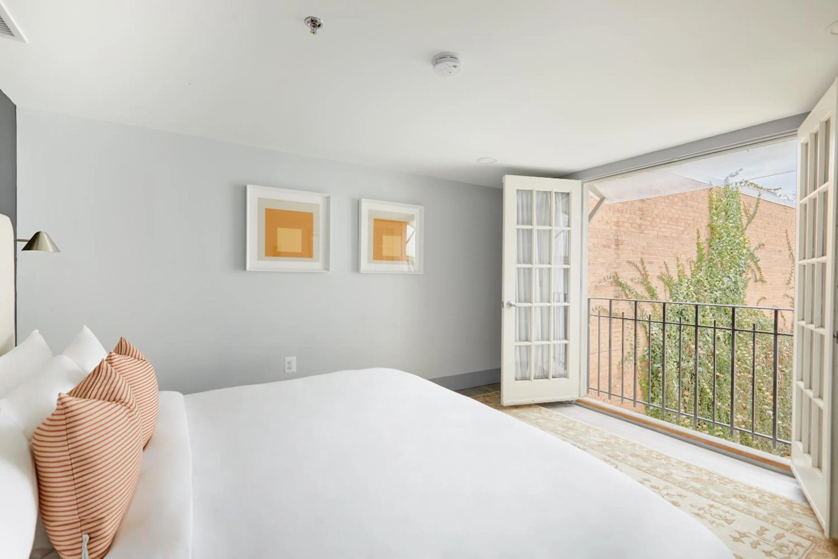 Bed in Sonder The Grace