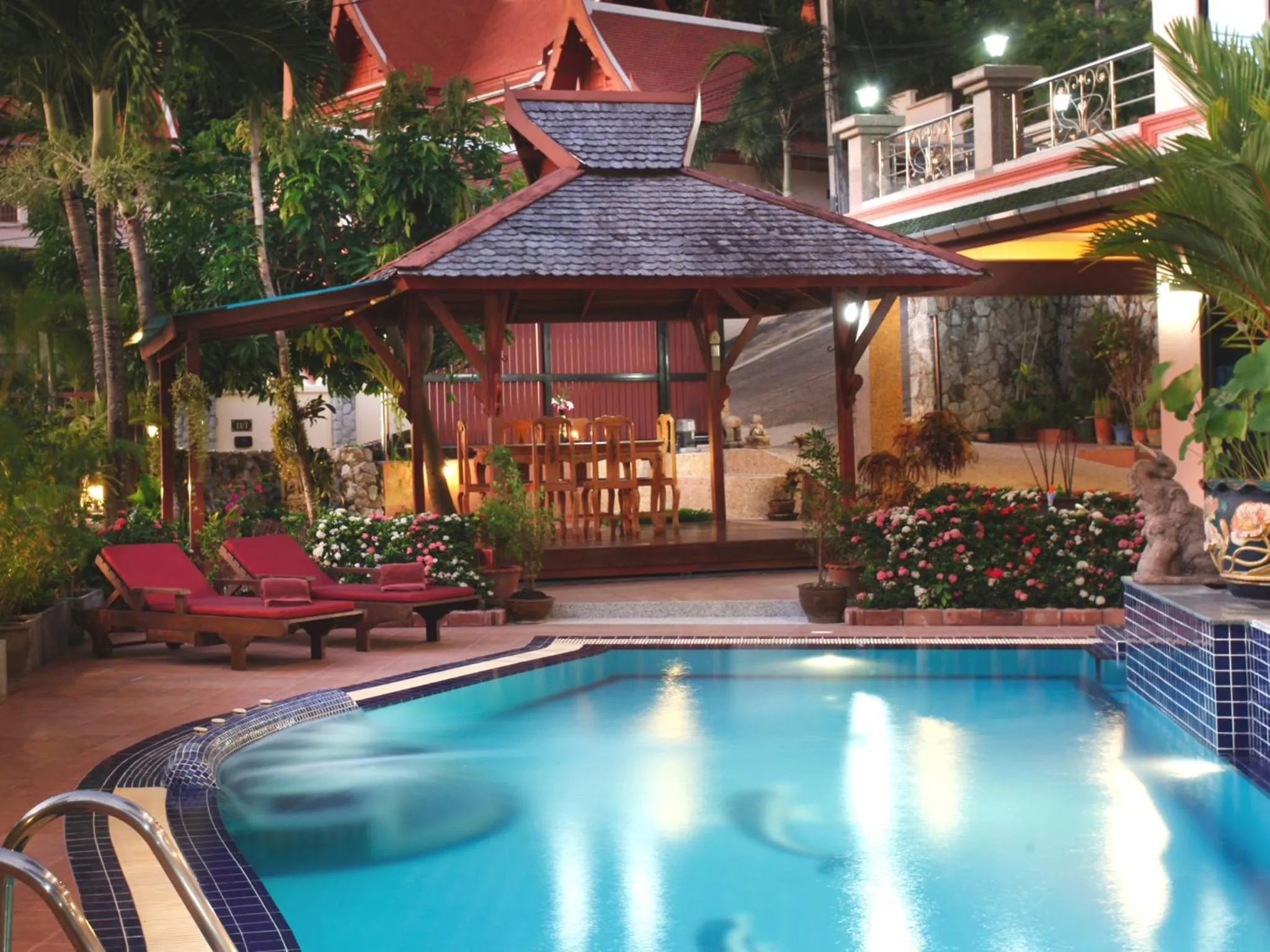 Swimming pool in Kata Sea View Villas