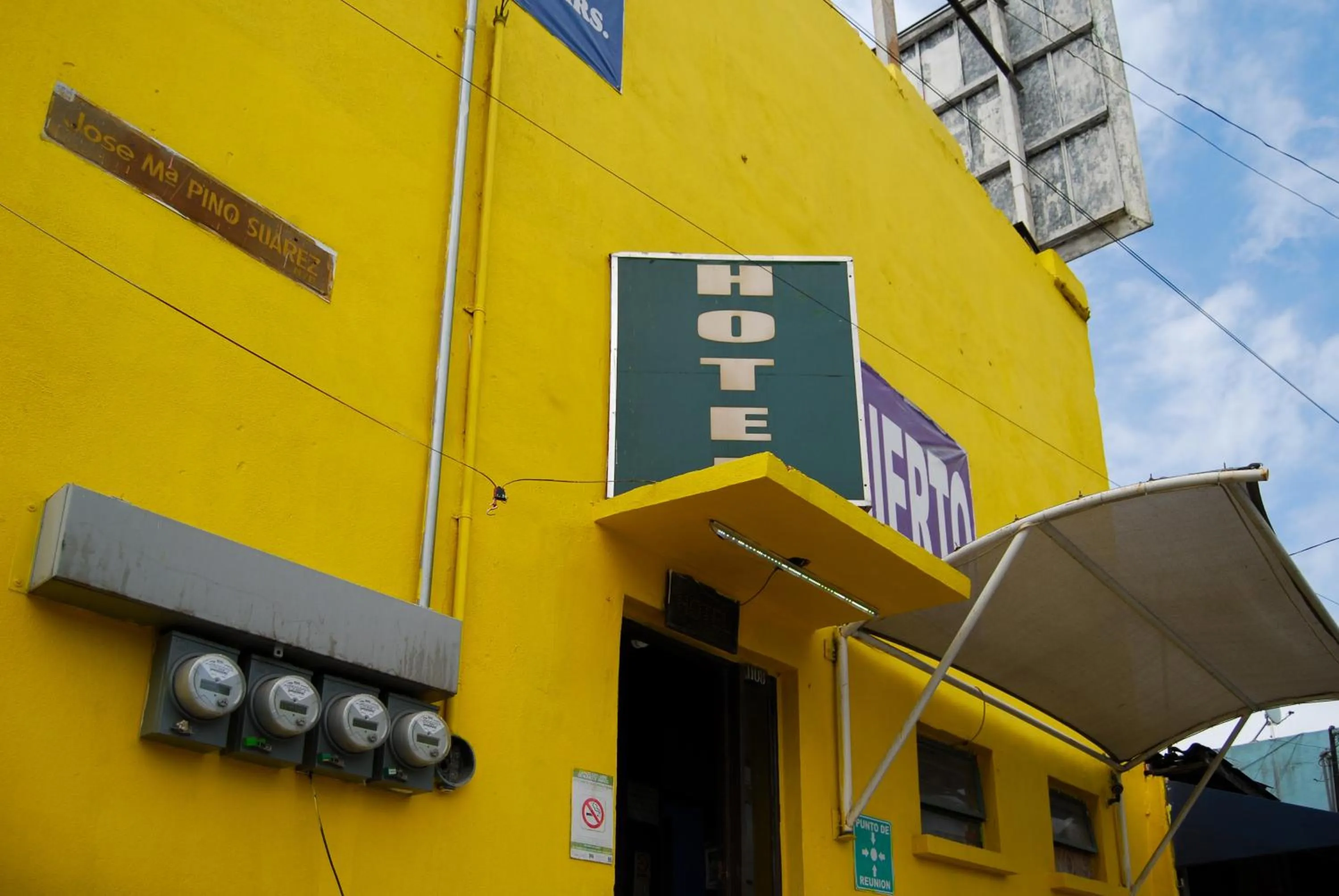 Facade/entrance in Hotel Platino