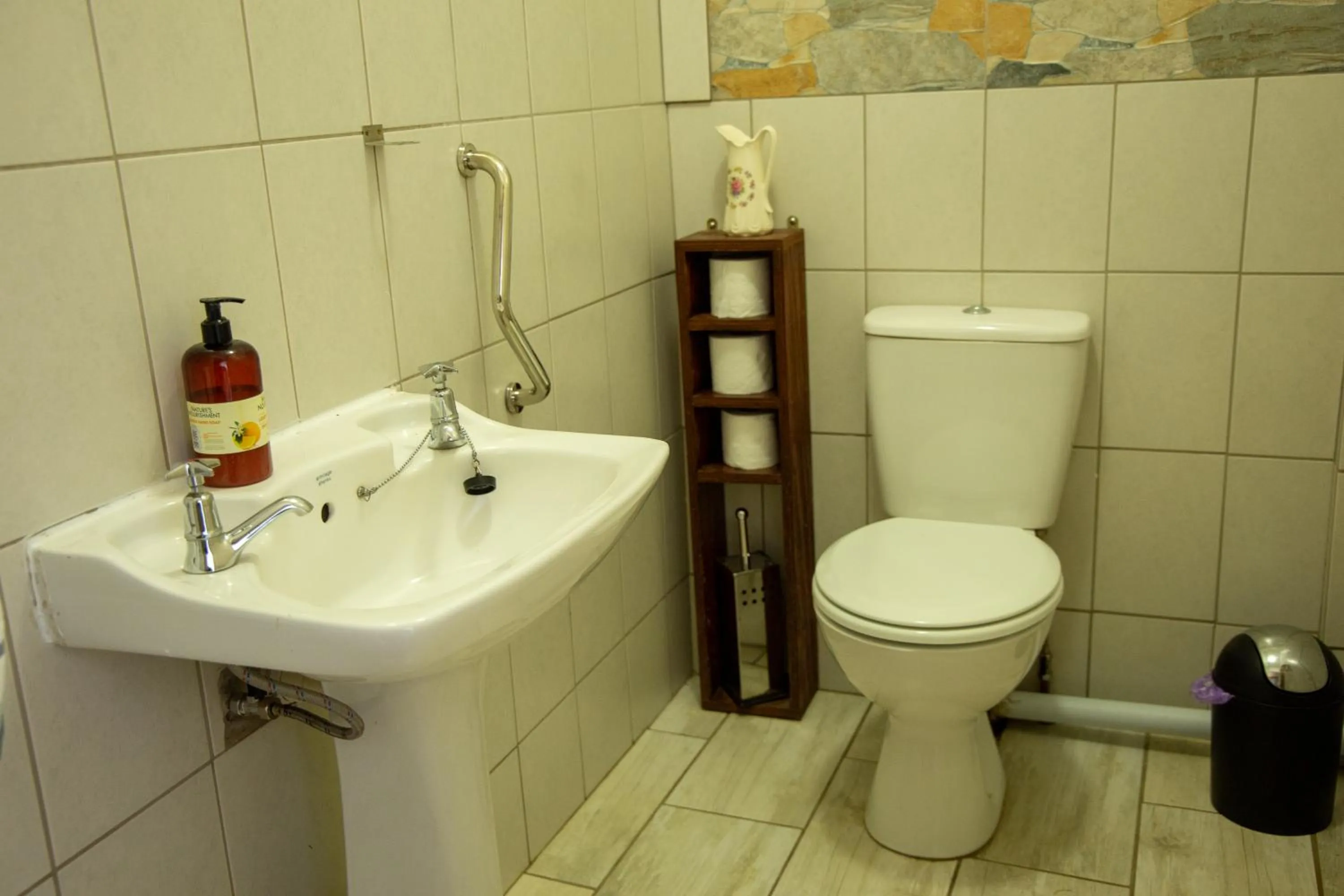 Bathroom in Lincoln Cottages BnB & Self-Catering