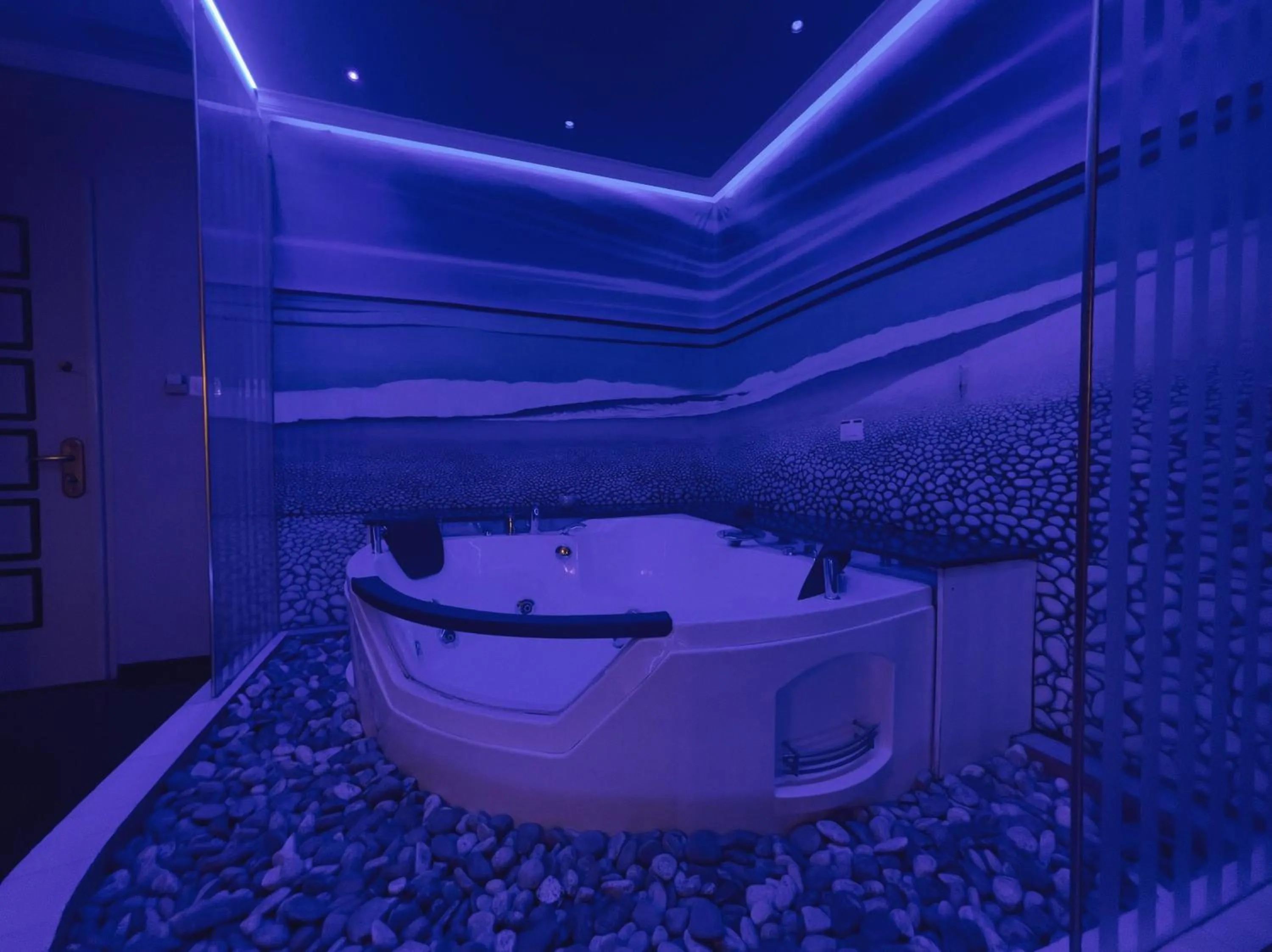 Hot Tub in Hotel Rosa Blu