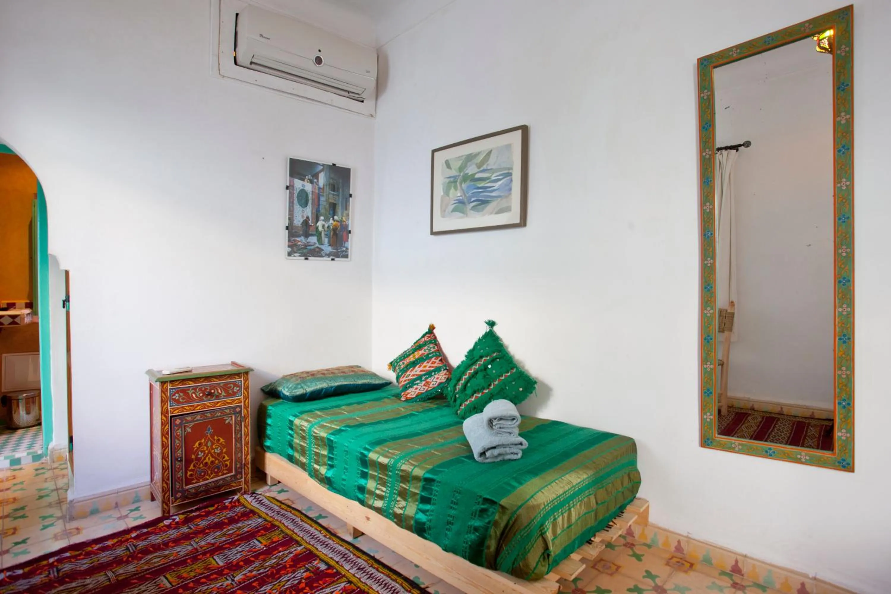 Photo of the whole room, Bed in Riad Dar Aida