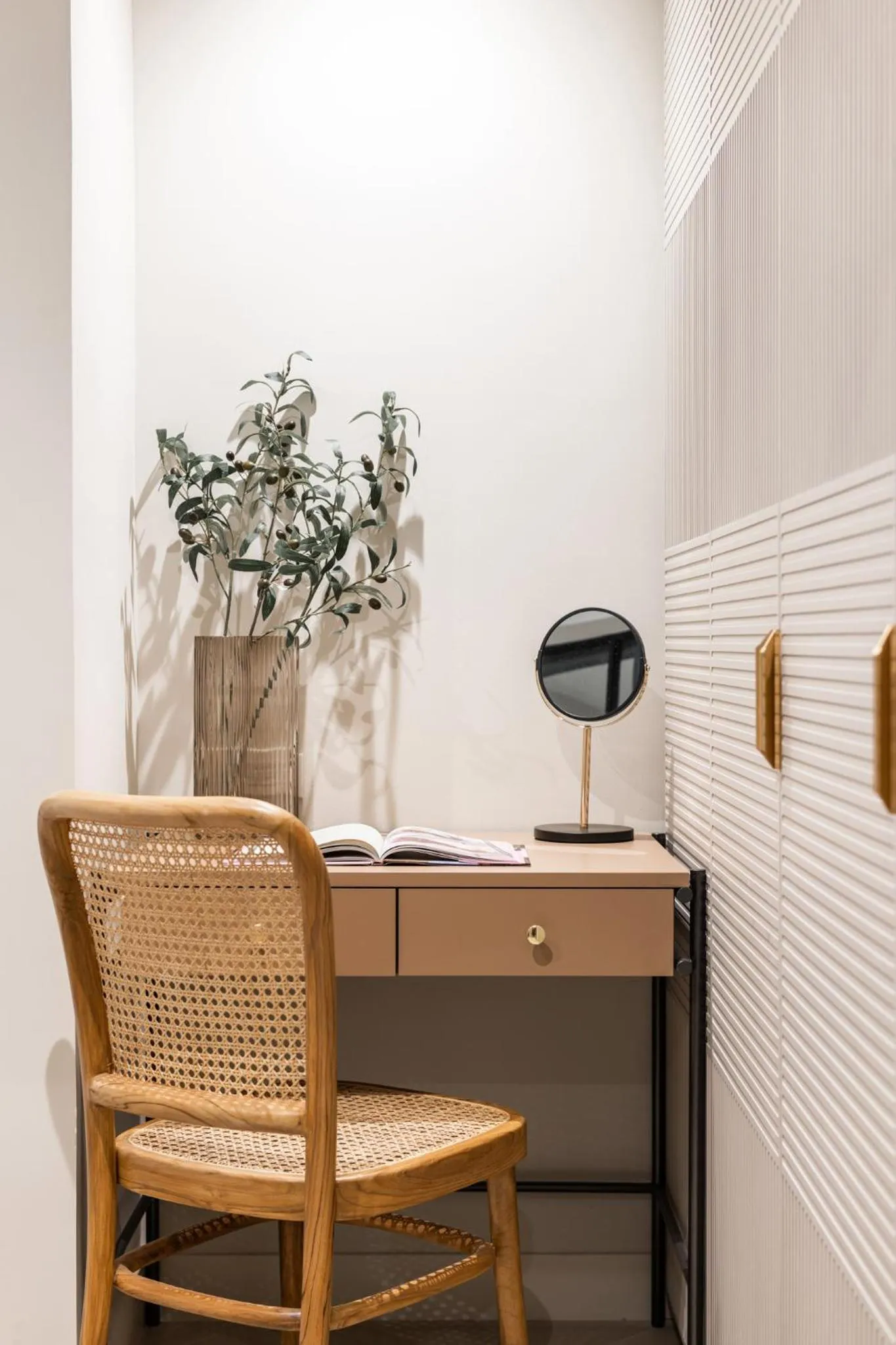 Seating area in Aspira Residence Sukhumvit 71