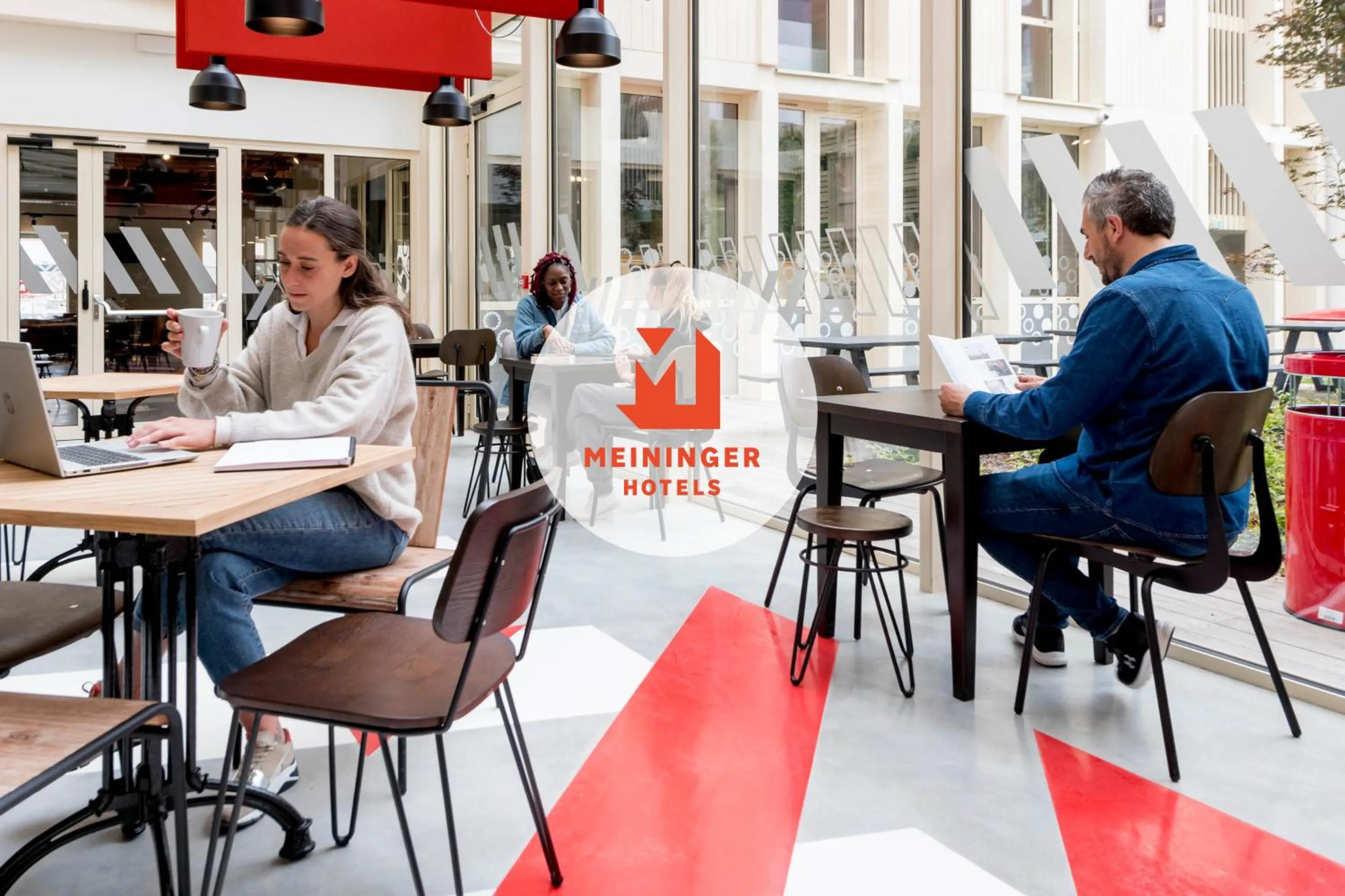 Lounge or bar in MEININGER Hotel Bordeaux Gare Saint-Jean