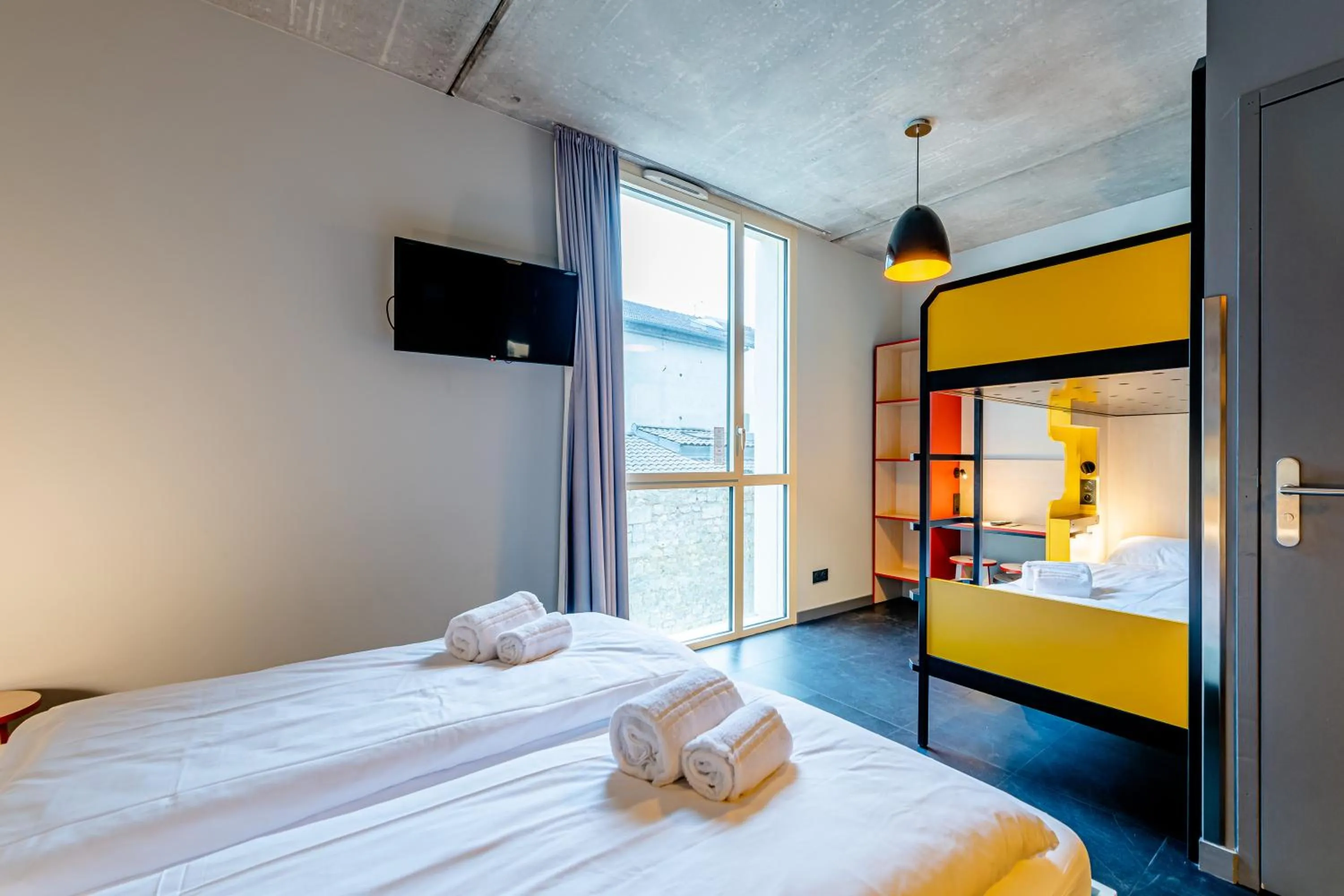 Bed in 4-Bed Female Dormitory Room in MEININGER Hotel Bordeaux Gare Saint-Jean