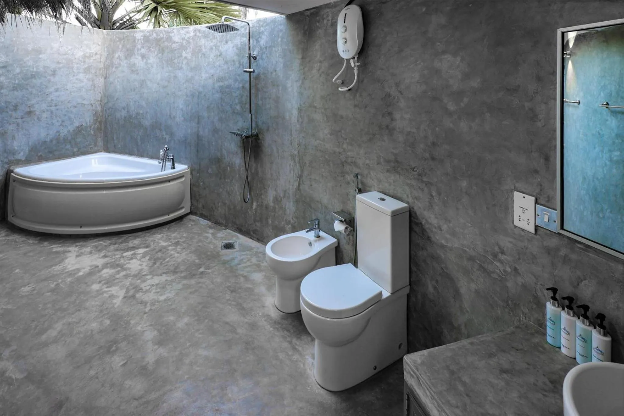 Shower in The Blue Lagoon Resort Kalpitiya