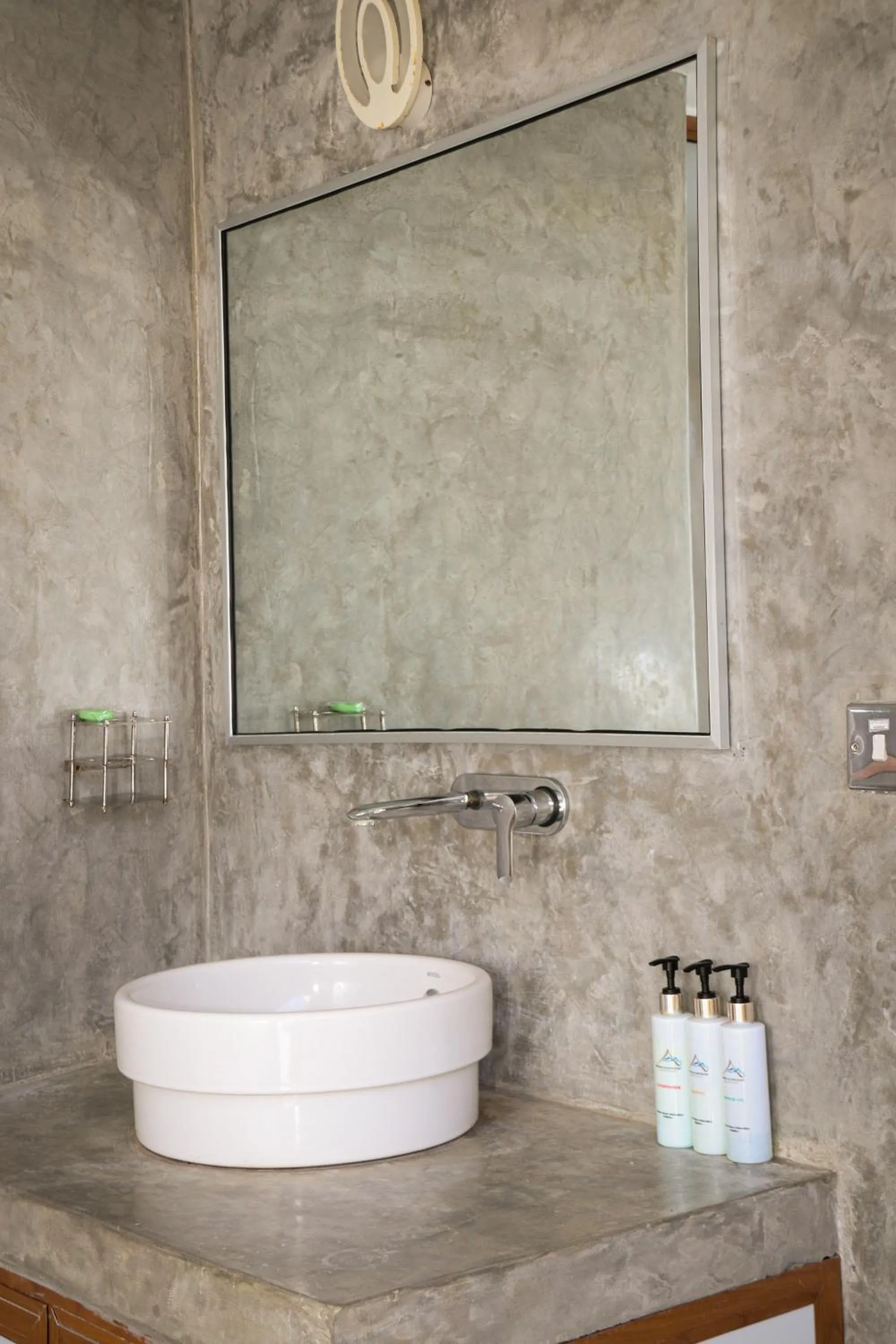 Bathroom in The Blue Lagoon Resort Kalpitiya