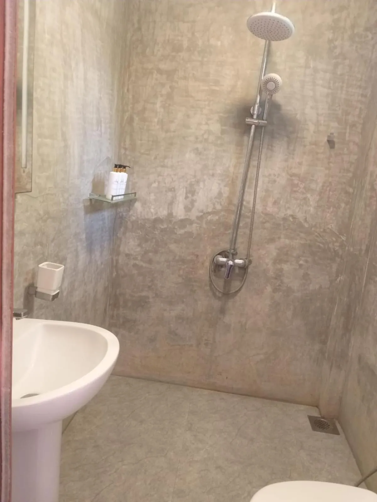 Shower in The Blue Lagoon Resort Kalpitiya