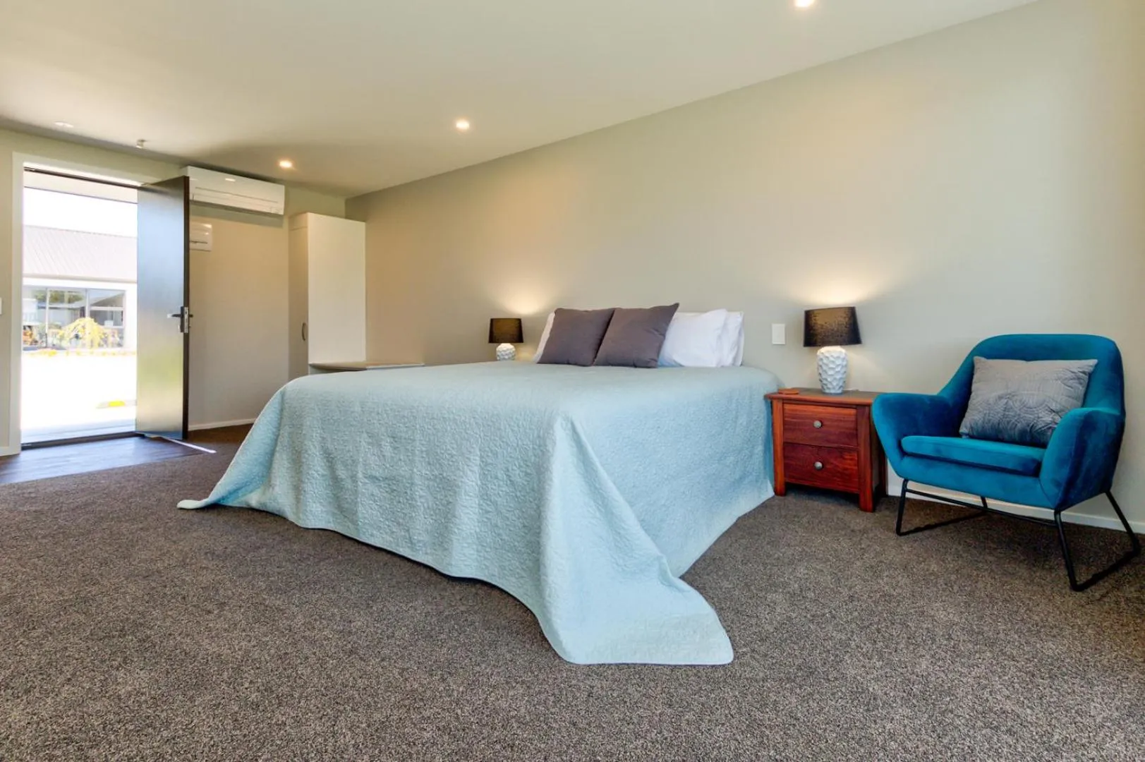 Bed in Annies on Milford