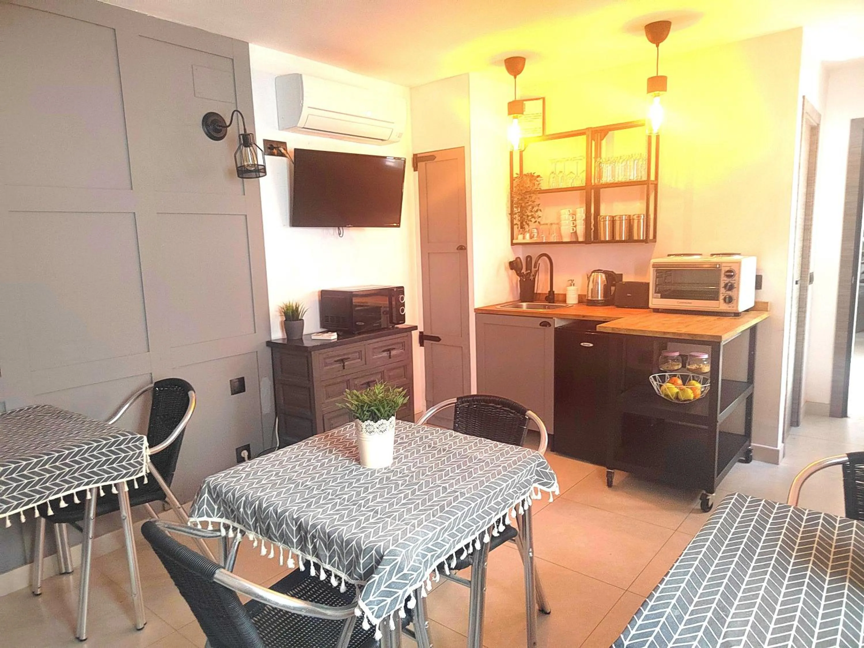 Communal lounge/ TV room in Villa Otivar - Rio Verde