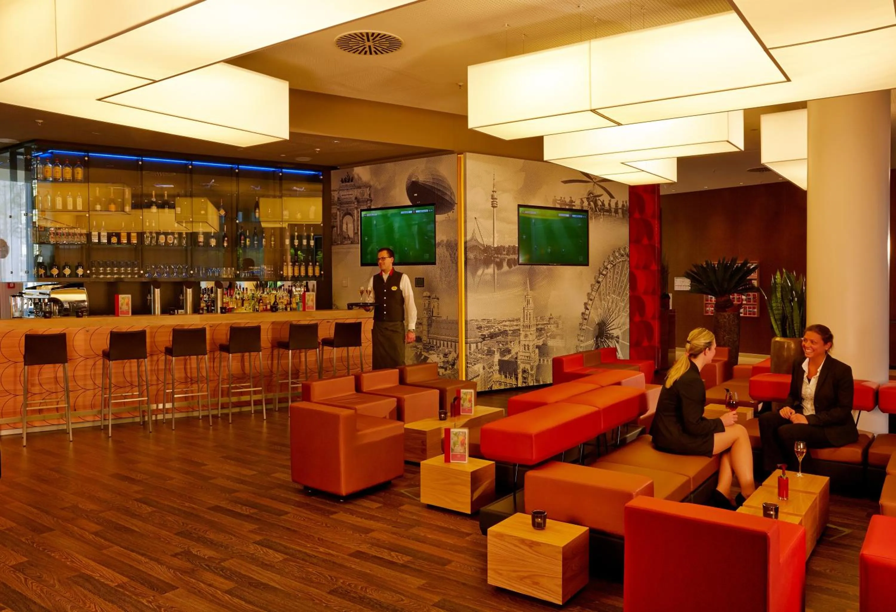 Lounge or bar in H4 Hotel München Messe