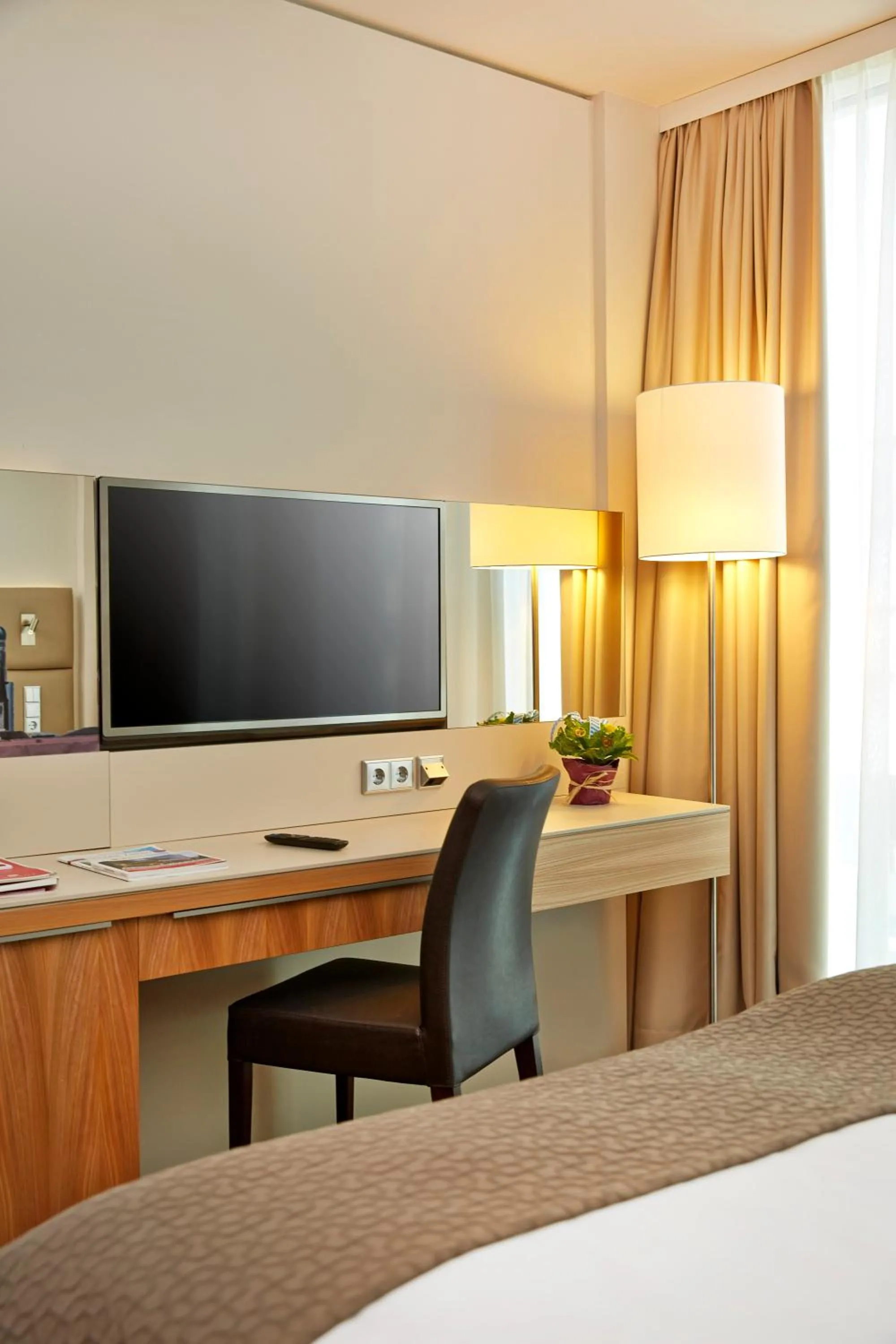 TV and multimedia, Bed in H4 Hotel München Messe